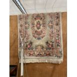 A CREAM PATTERNED FRINGED RUG