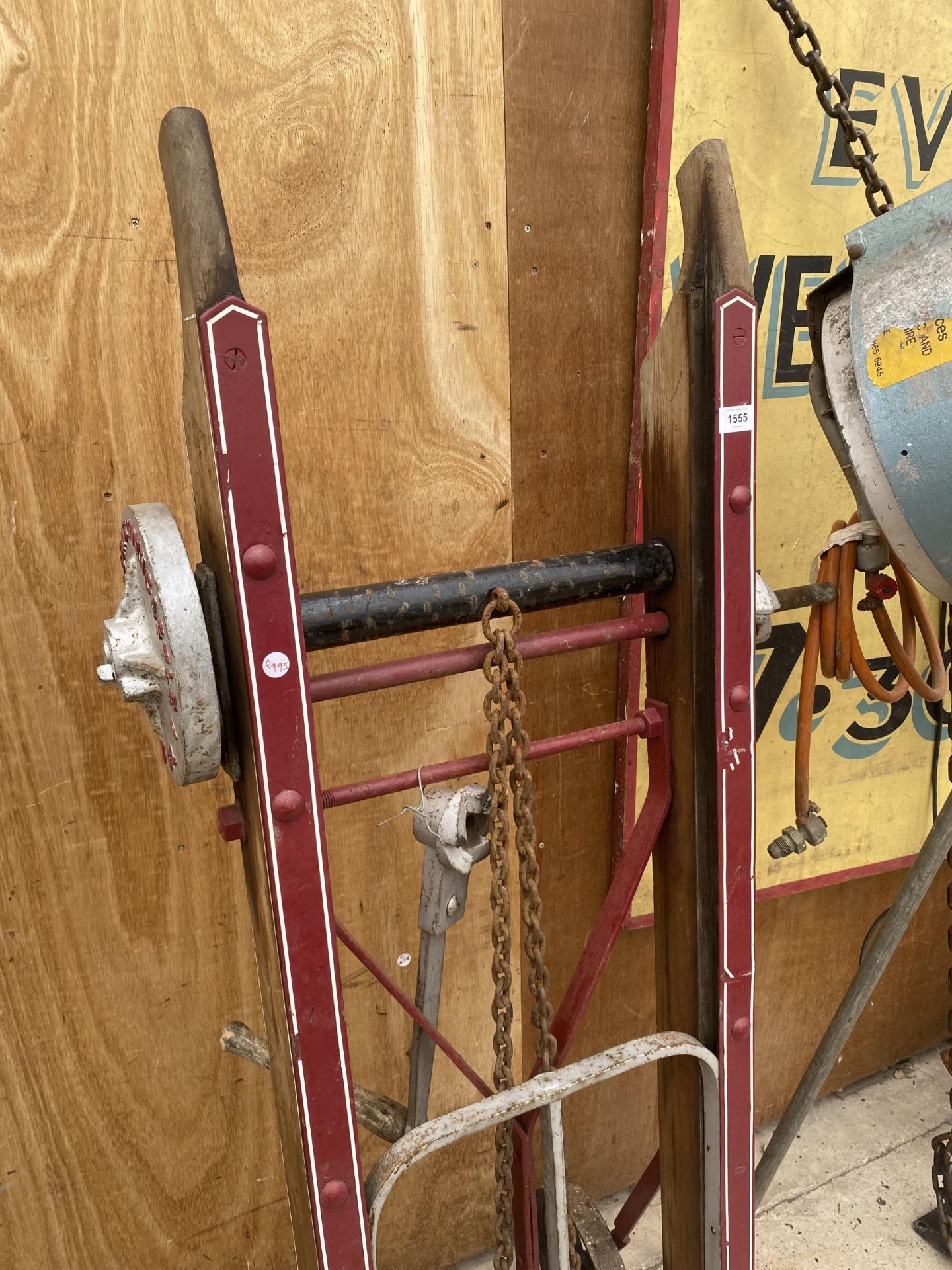 A VINTAGE WOODEN AND STEEL RAILWAY TROLLEY BEARING THE NAME 'ACHURCH & SONS' - Image 3 of 4