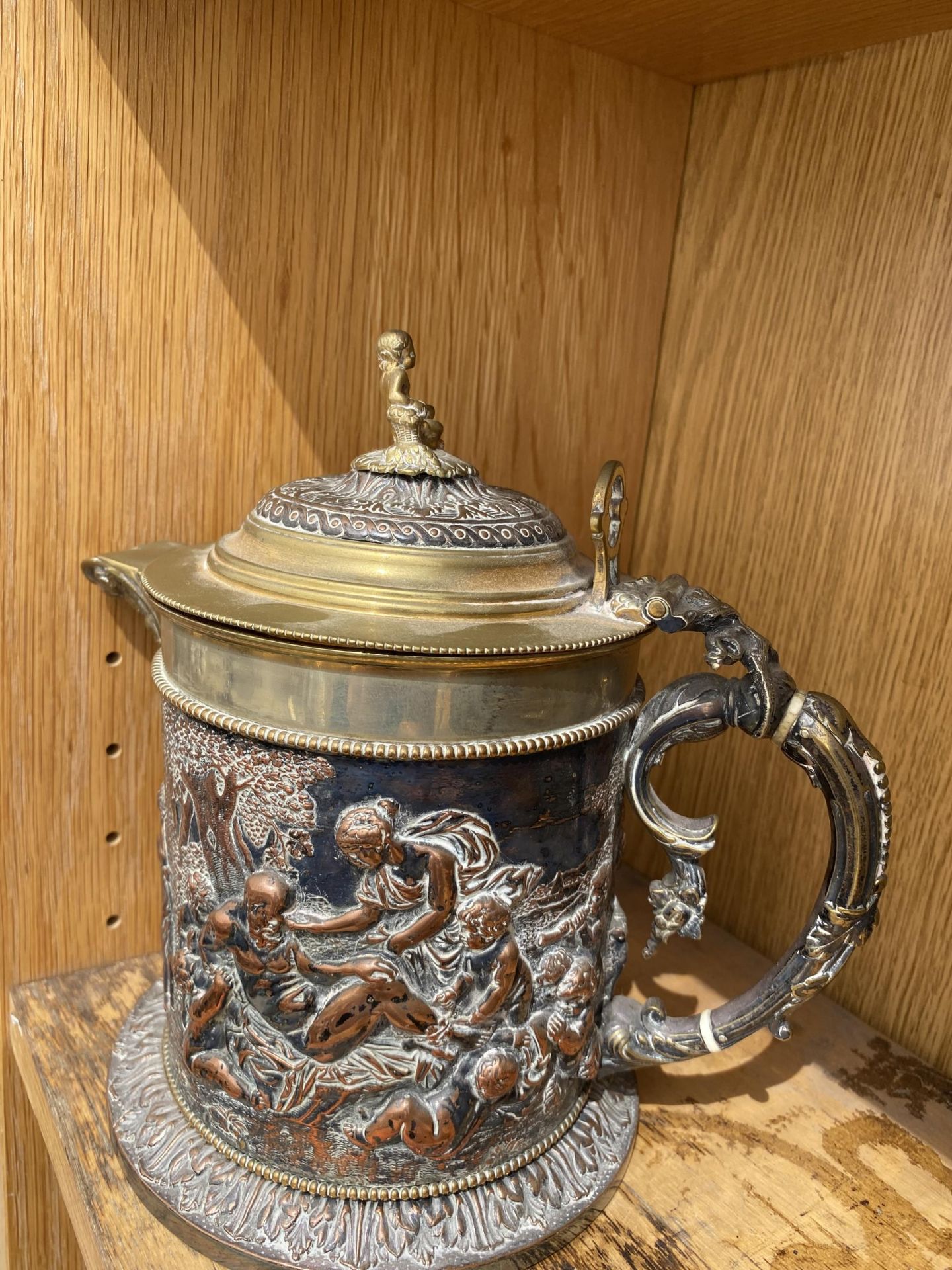 A GROUP OF THREE VINTAGE BI-METAL ITEMS - BRASS AND COPPER JUG WITH MATCHING LIDDED BARREL AND - Image 2 of 5