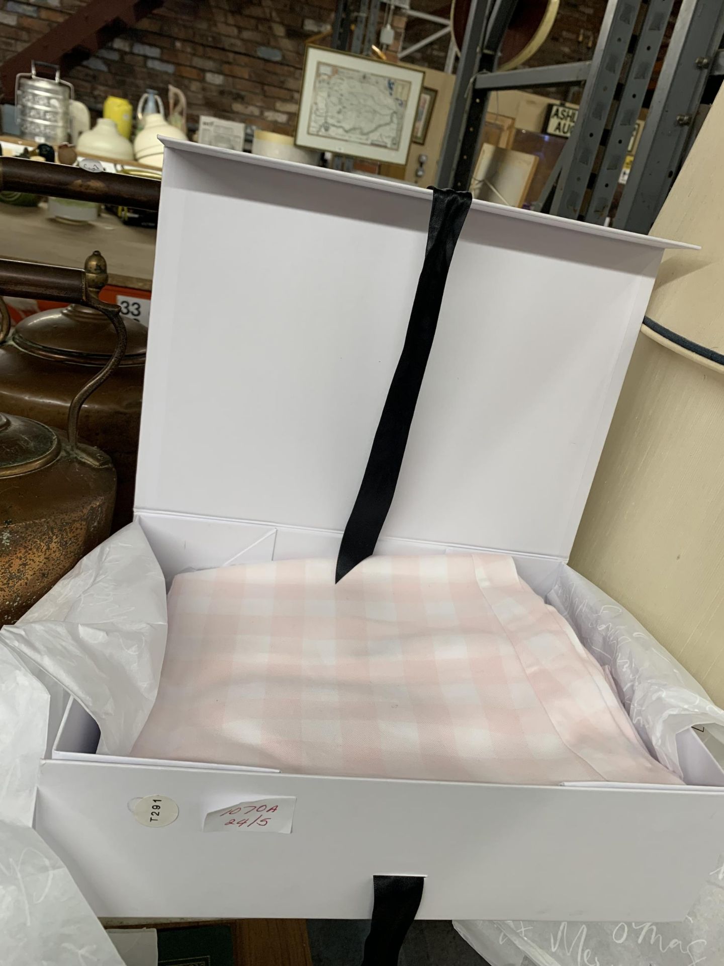 A BOXED SET OF THE WHITE COMPANY SIZE SMALL PINK GINGHAM PAJAMAS