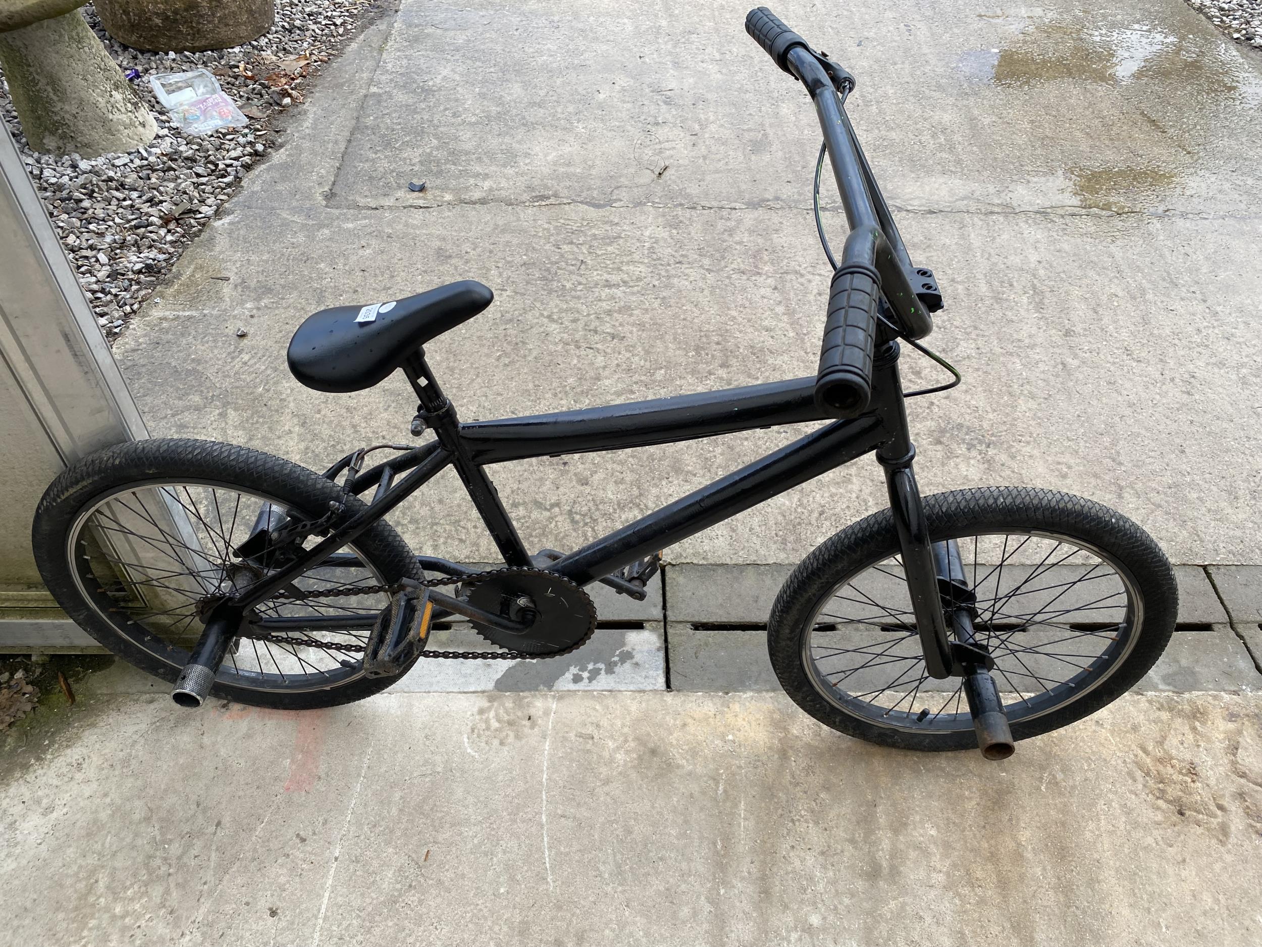 A CHILDS BMX BIKE WITH REAR STUNT PEGS