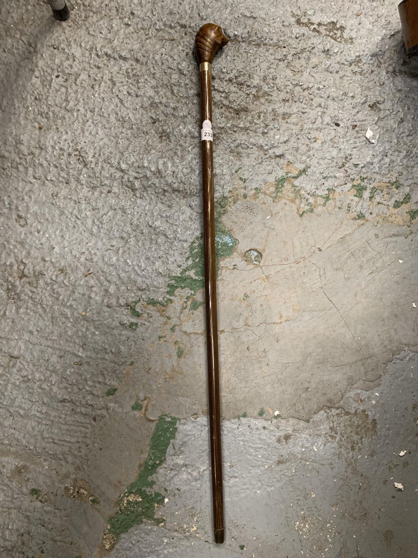 A VINTAGE WALKING STICK WITH SEAL HEAD TOP