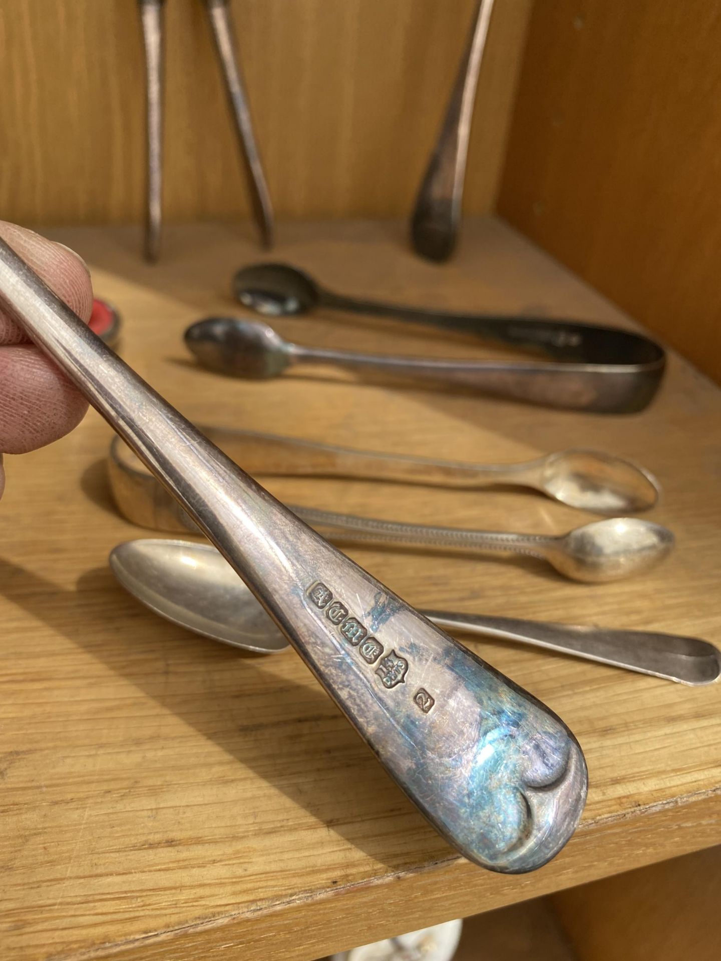 A GROUP OF VINTAGE SILVER PLATED FLATWARE / CUTLERY ITEMS ETC - Image 7 of 8