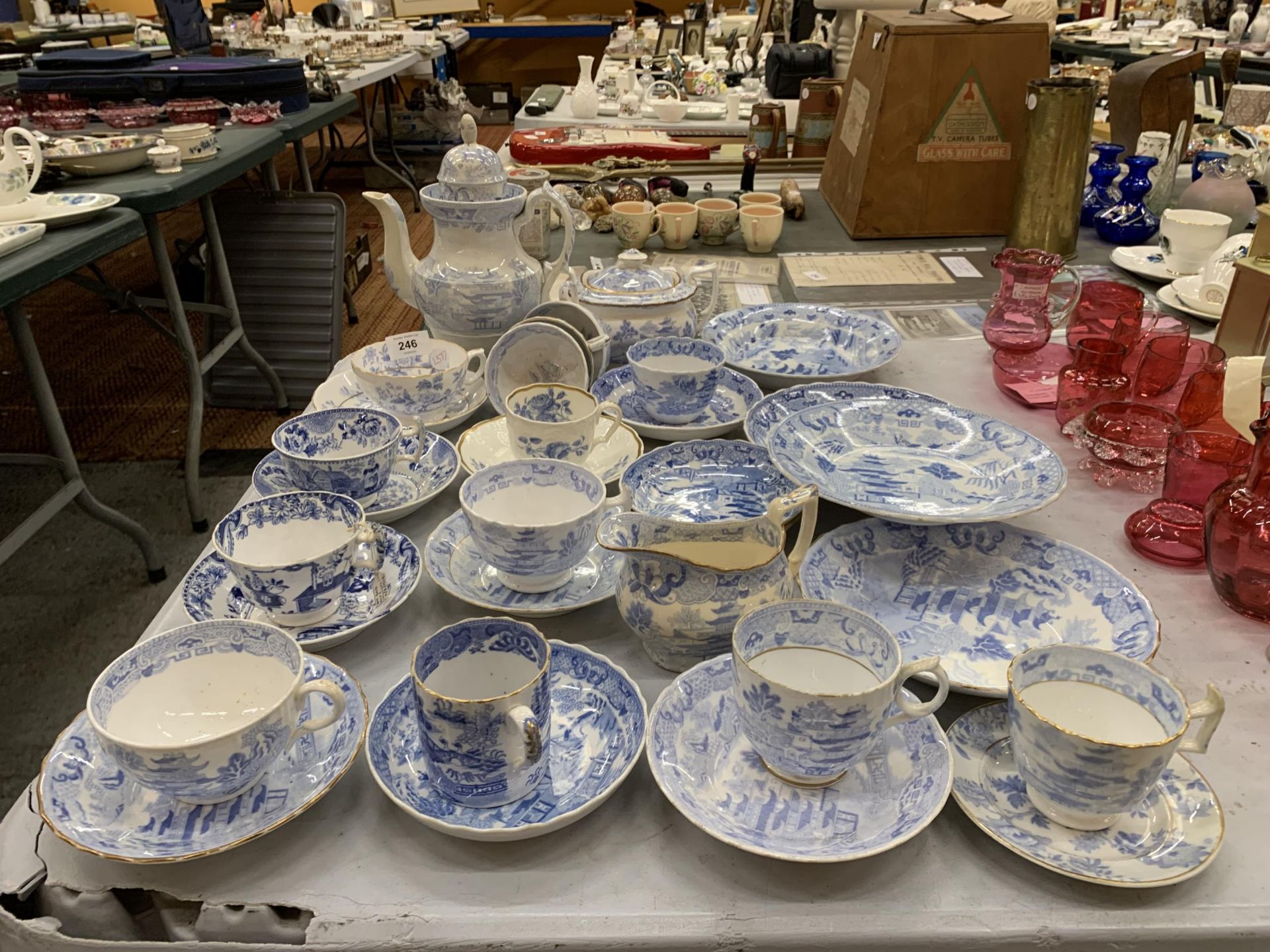 A LARGE COLLECTION OF 19TH CENTURY BLUE AND WHITE TEA WARES, TEAPOT, CUPS, SAUCERS ETC - Image 4 of 6