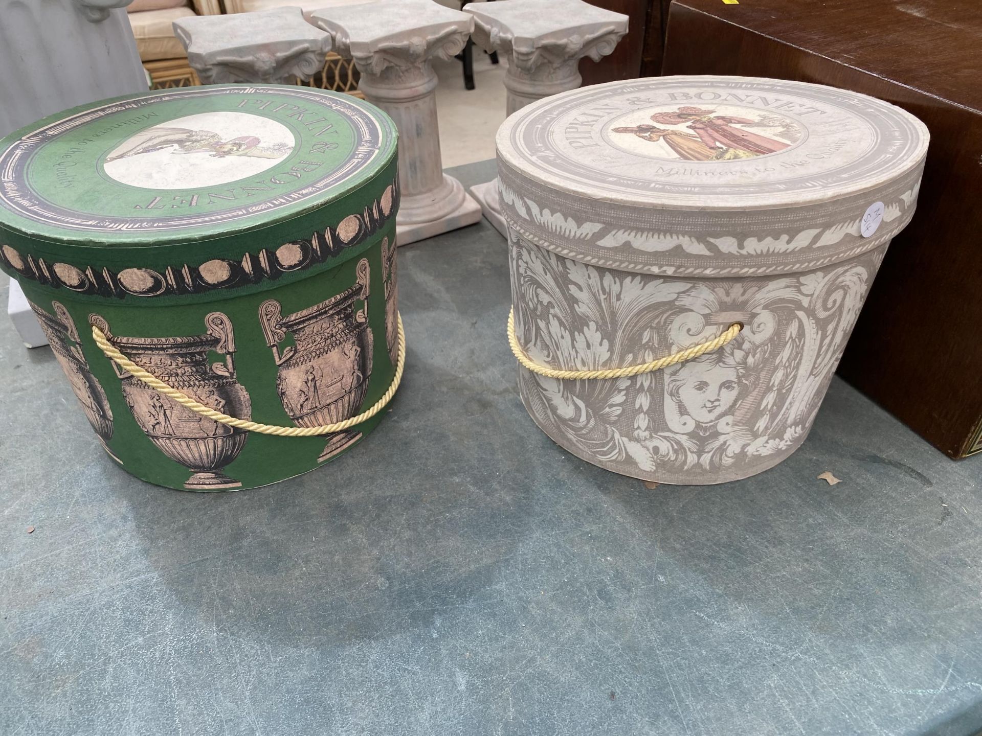 A DECORATIVE GLASS BOWL, HAT BOXES AND FOUR COLUMN STANDS - Image 3 of 4