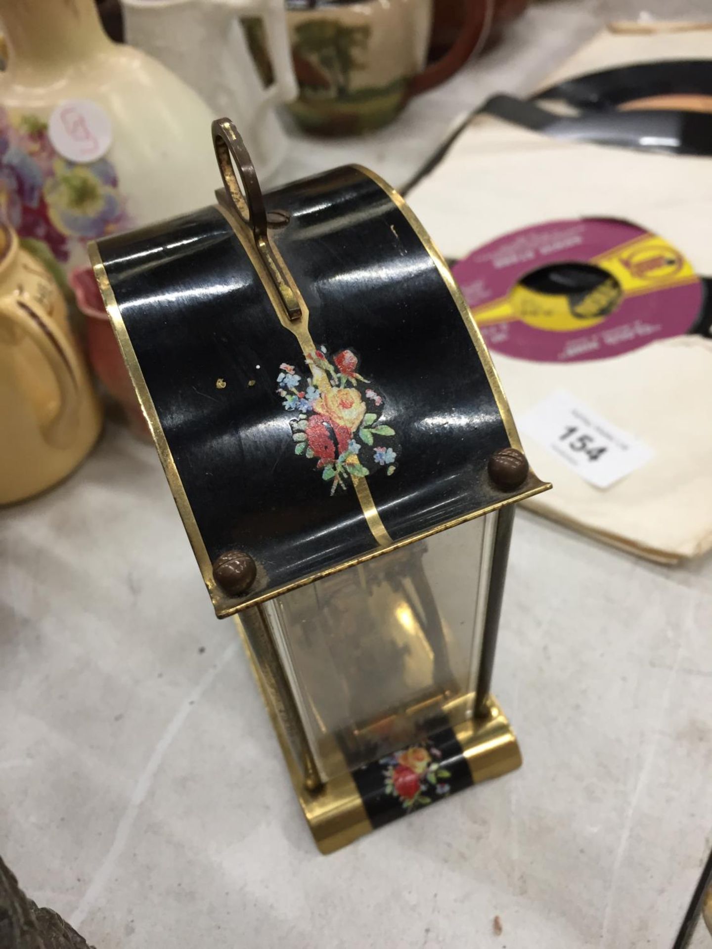 A SMALL GERMAN MANTLE CLOCK WITH FLORAL PATTERN - Image 4 of 4