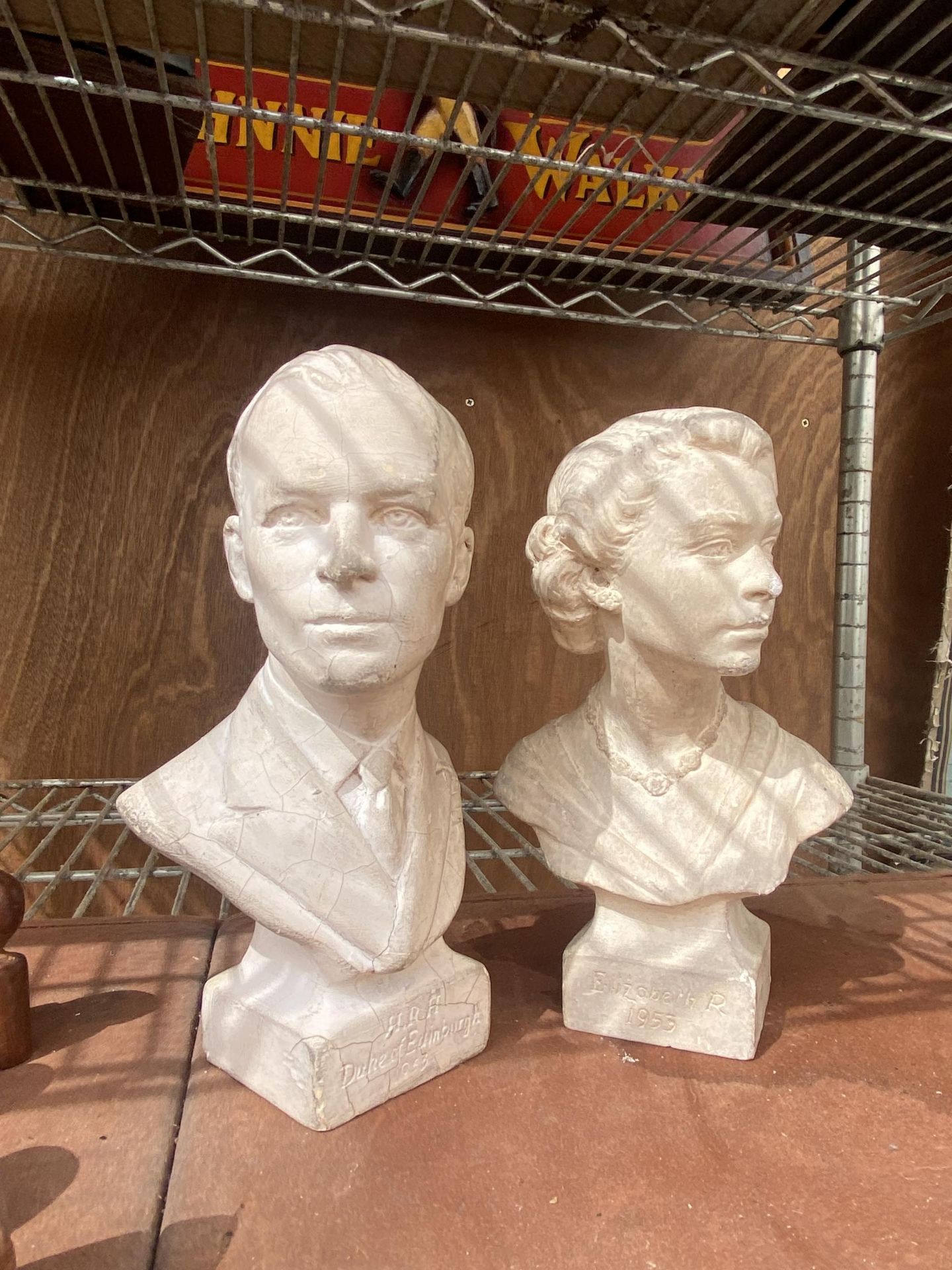 A PAIR OF VINTAGE STONE EFFECT BUSTS OF QUEEN ELIZABETH AND THE DUKE OF EDINBURGH - Image 4 of 4