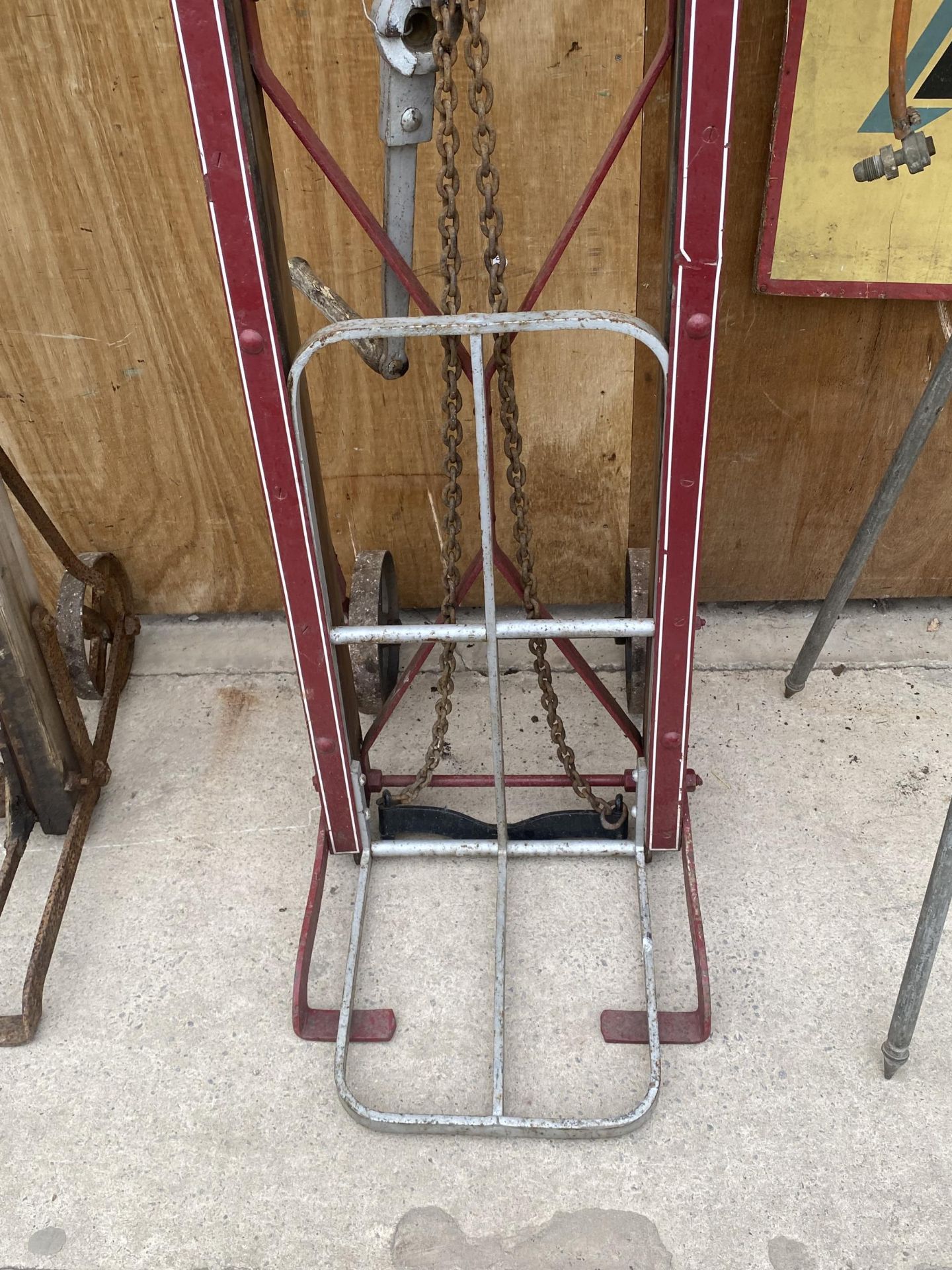 A VINTAGE WOODEN AND STEEL RAILWAY TROLLEY BEARING THE NAME 'ACHURCH & SONS' - Image 2 of 4