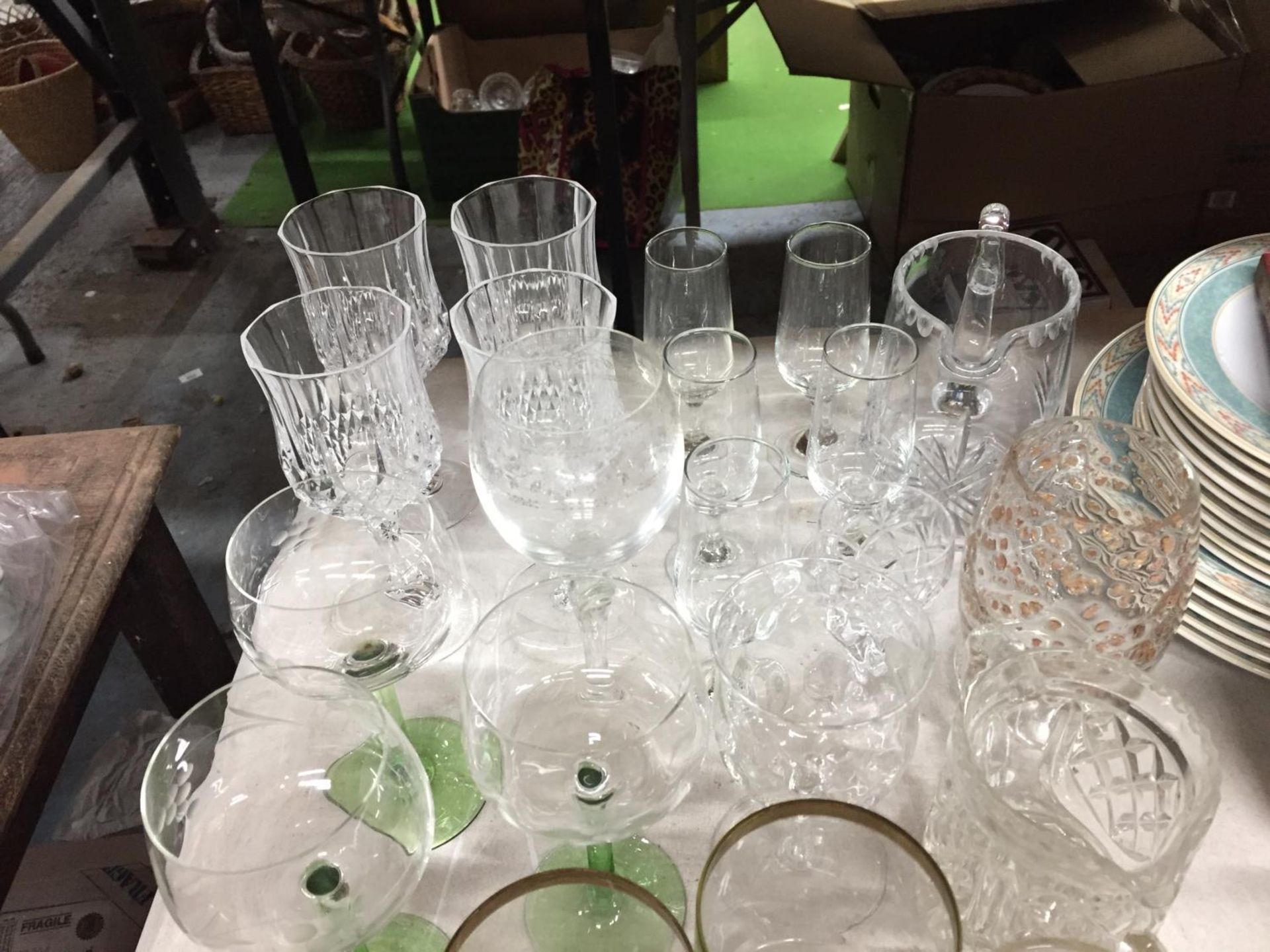 A QUANTITY OF GLASSWARE TO INCLUDE WINE GLASSES, TUMBLERS, SHOT GLASSES, ETC., - Image 2 of 4