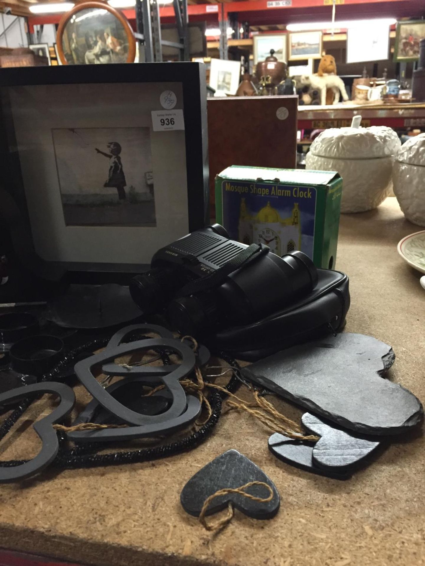 A MIXED LOT TO INCLUDE A FRAMED BANKSY PRINT, A MANTLE CLOCK, MIRANDA BINOCULARS IN A CASE, HEART - Image 3 of 4