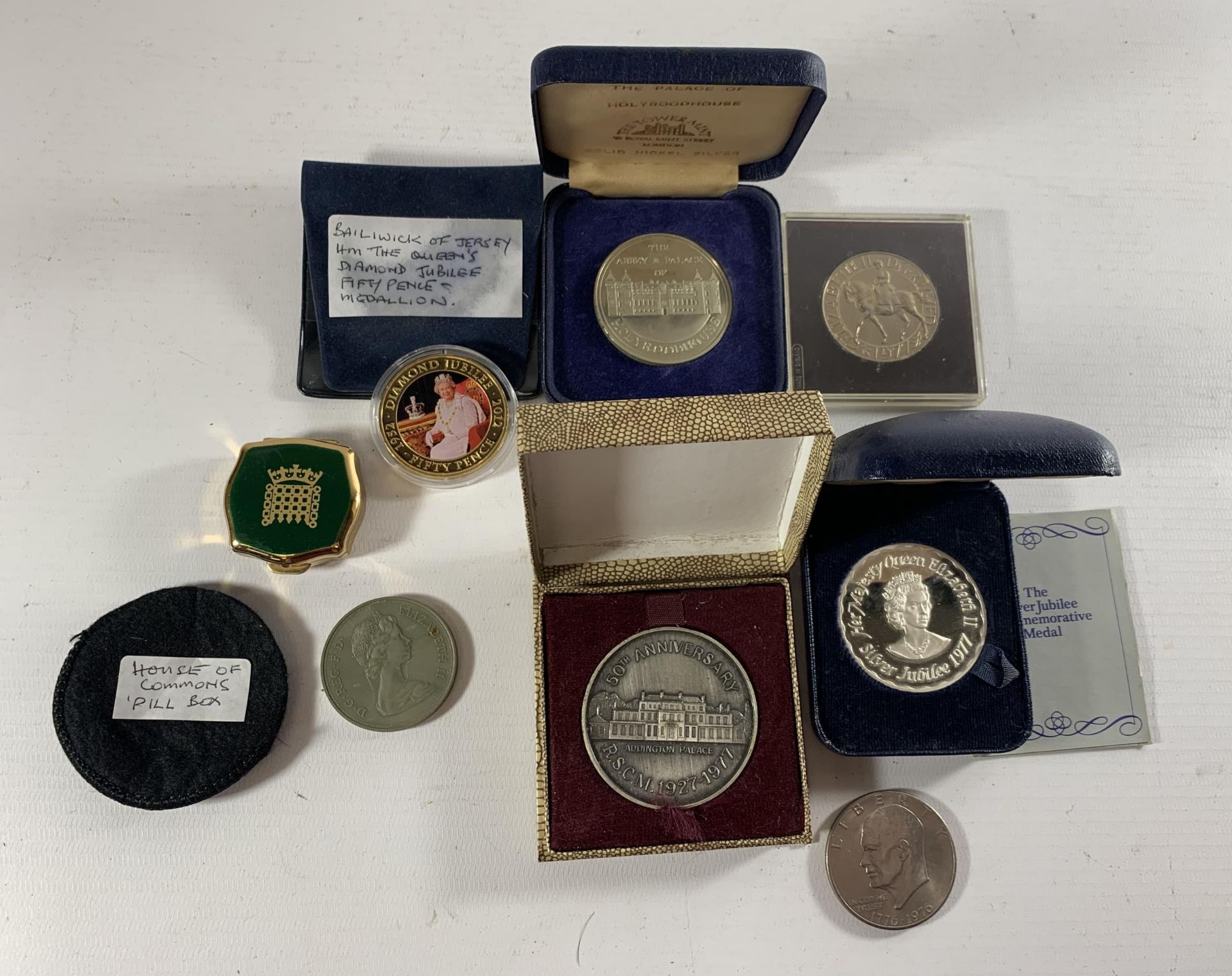 * A CASED SILVER QUEEN ELIZABETH II SILVER JUBILEE MEDAL, FURTHER JUBILEE COIN ETC