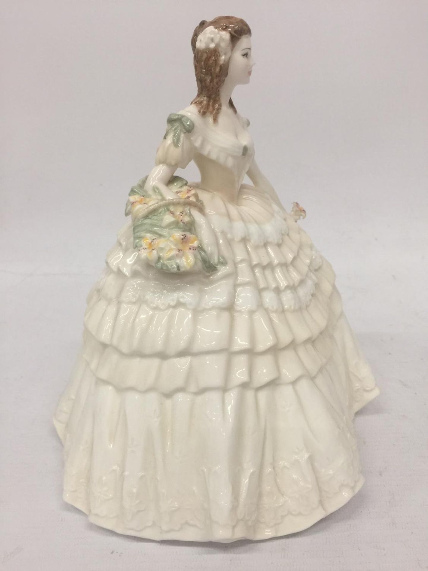 A STUNNING COALPORT FIGURINE FROM "THE FOUR FLOWERS COLLECTION" SCULPTED BY JACK GLYUNN AND BEING - Image 2 of 5