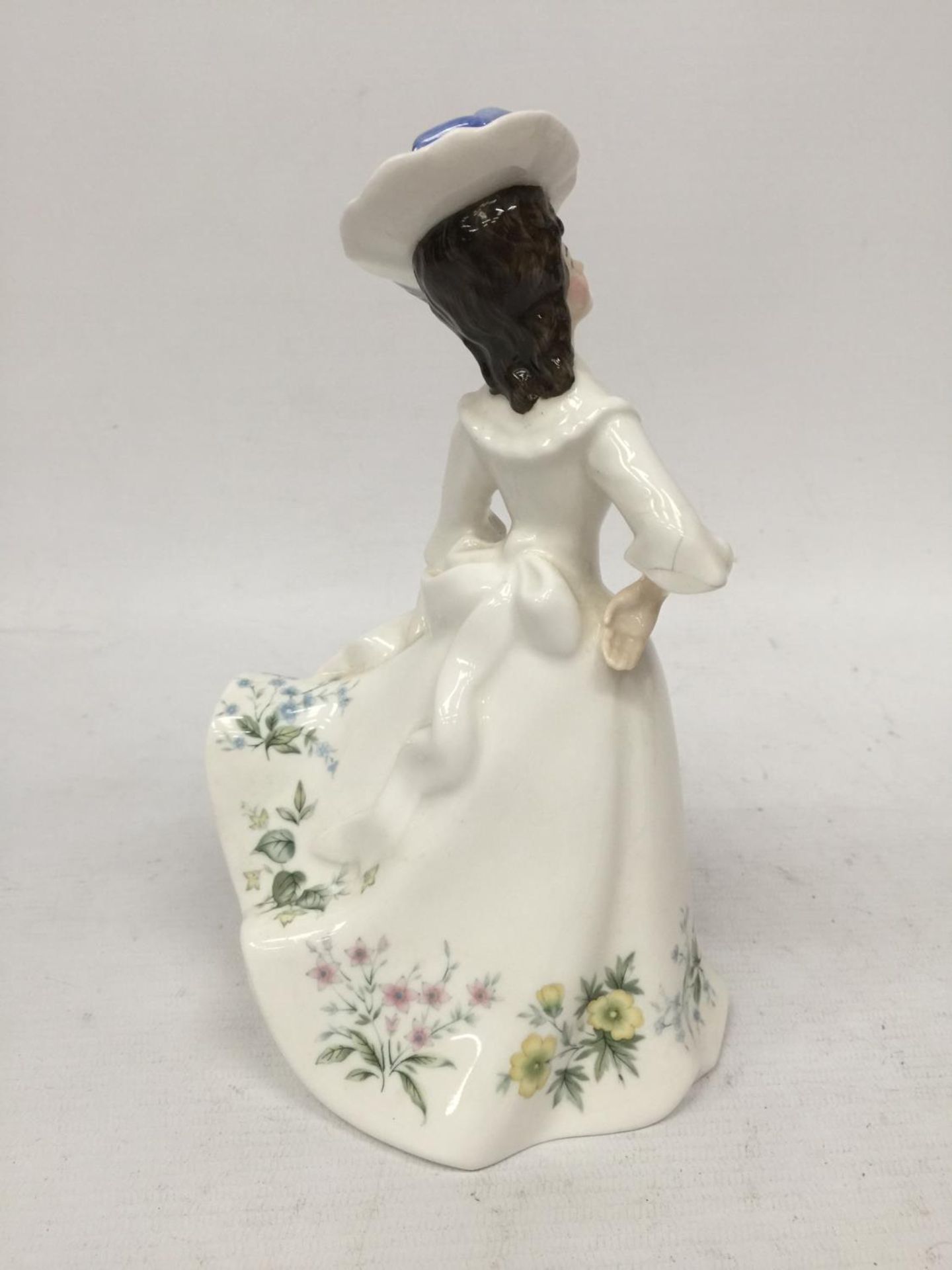 A ROYAL DOULTON FIGURINE "ADELE" - 21 CM (SECONDS) A/F - Image 3 of 4