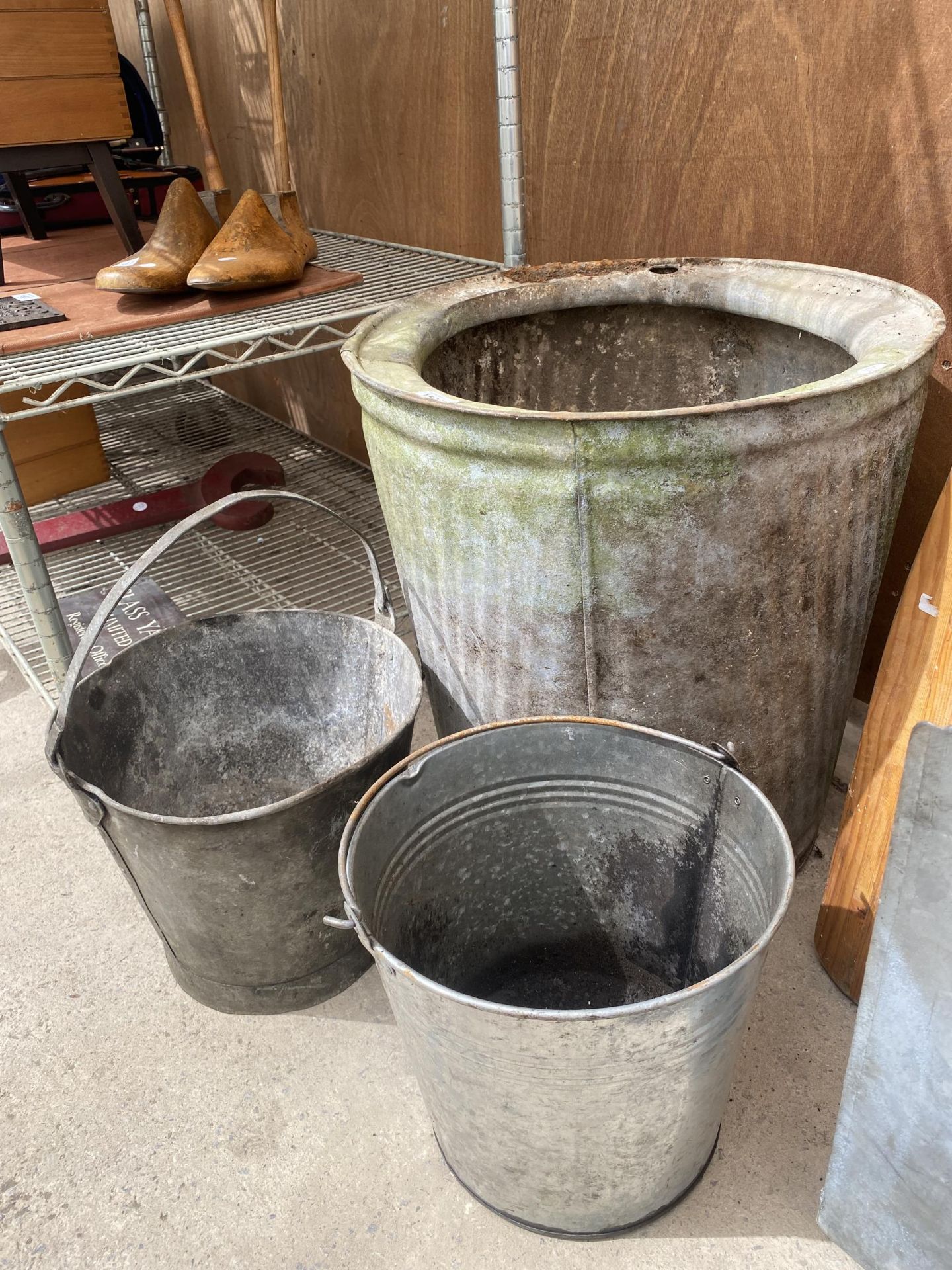 A VINTAGE GALVANISED DOLLY TUB AND TWO GALVANISED BUCKETS