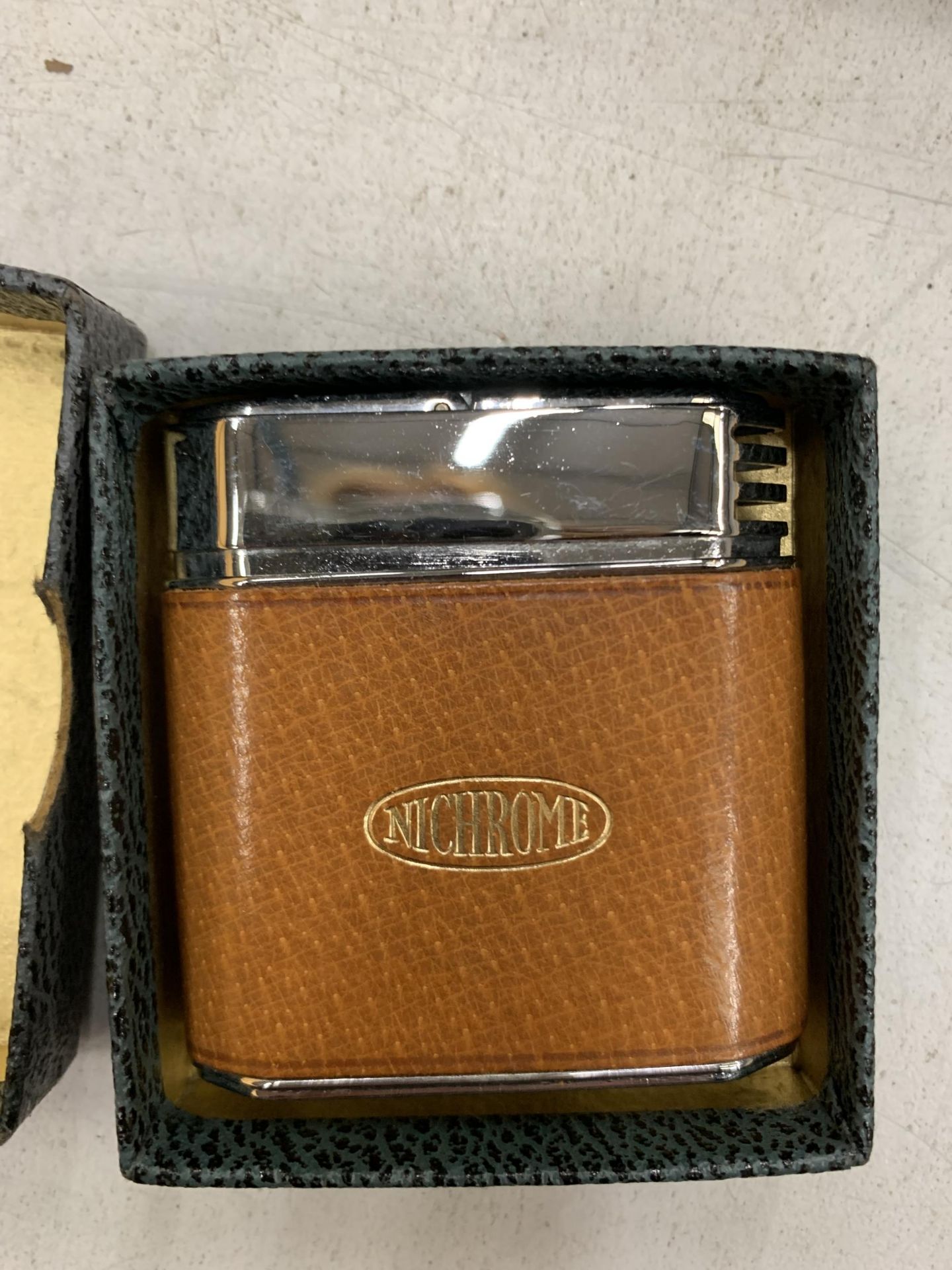 A VINTAGE BOXED NICHROME MAGNA NO FLINT ELECTRIC LIGHTER - Image 2 of 3