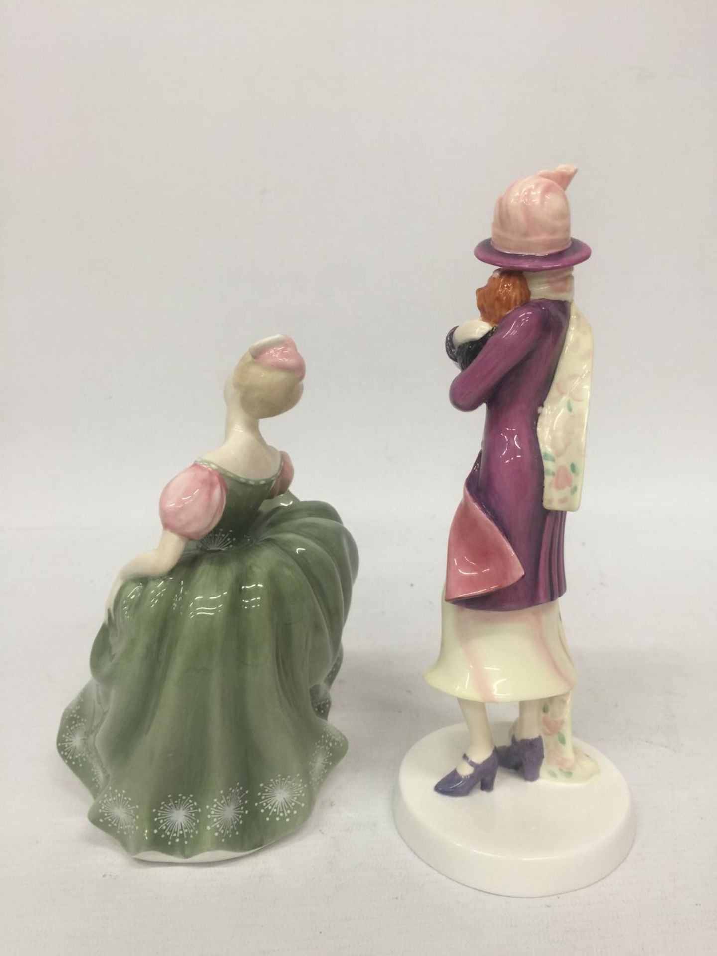 TWO ROYAL DOULTON FIGURINES "PHILLIPA" FROM THE PRETTY LADIES COLLECTION (22.5 CM) AND MICHELLE HN - Image 4 of 5