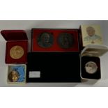 * A COLLECTION OF POPE JOHN PAUL II MEDALS TO INCLUDE PILGRIMS MEDAL, ETC (5)