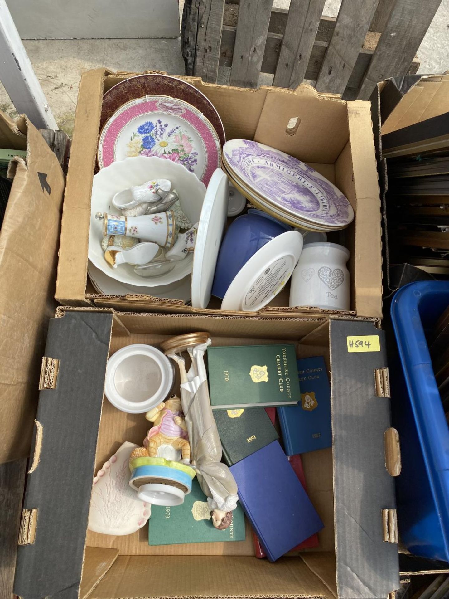 AN ASSORTMENT OF HOUSEHOLD CLEARANCE ITEMS TO INCLUDE PRINTS AND CERAMICS - Image 2 of 4