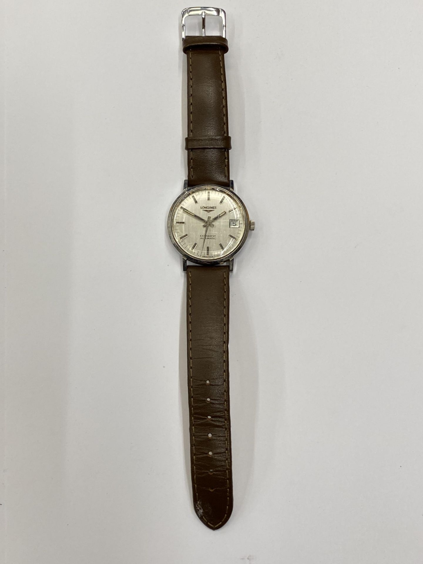 A VINTAGE LONGINES CONQUEST AUTOMATIC WRIST WATCH WITH LEATHER STRAP SEEN WORKING BUT NO WARRANTY - Image 5 of 6