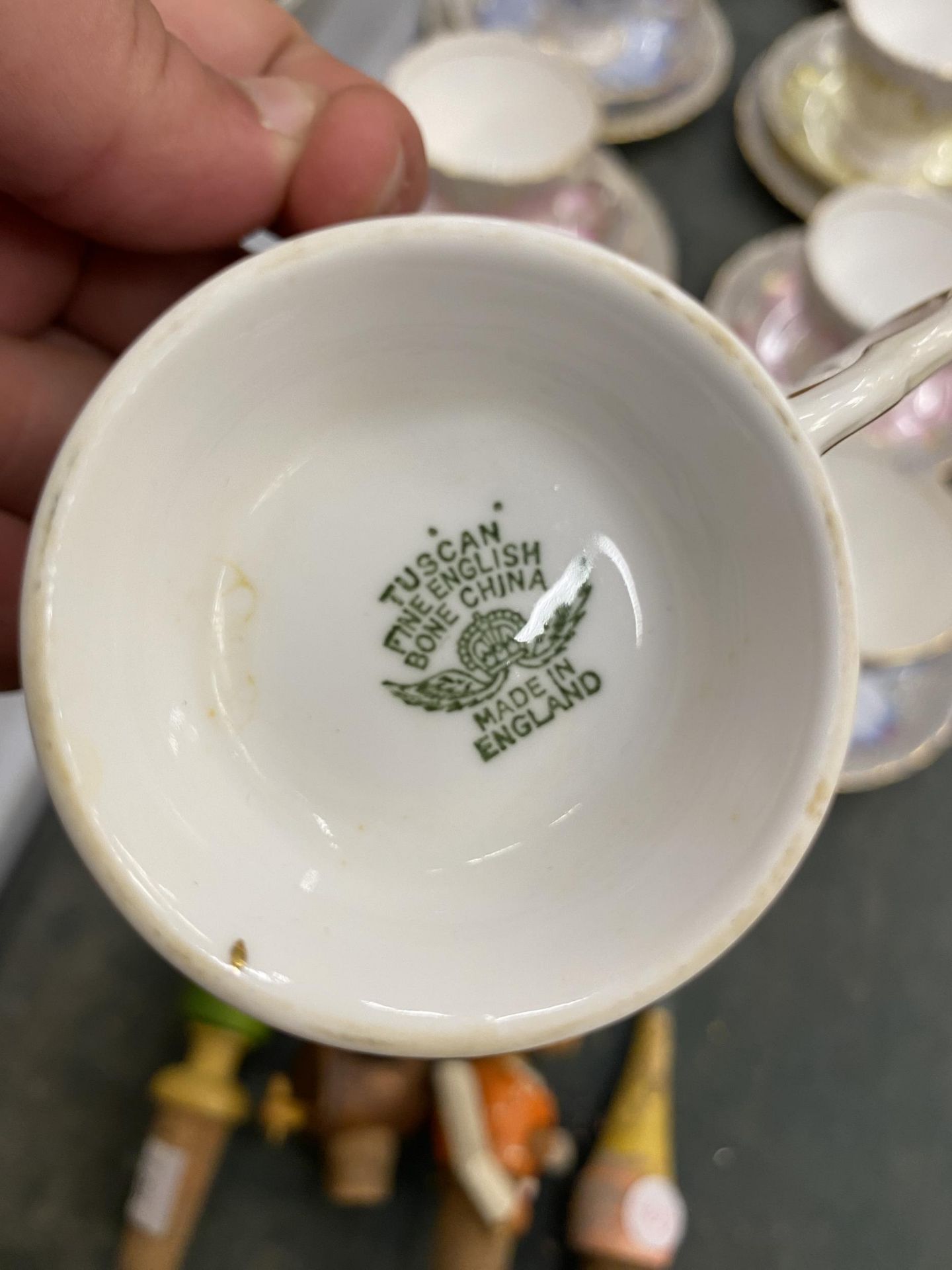 A QUANTITY OF TUSCAN FLORAL PATTERNED CUPS, SAUCERS AND SIDE PLATES - Image 2 of 2