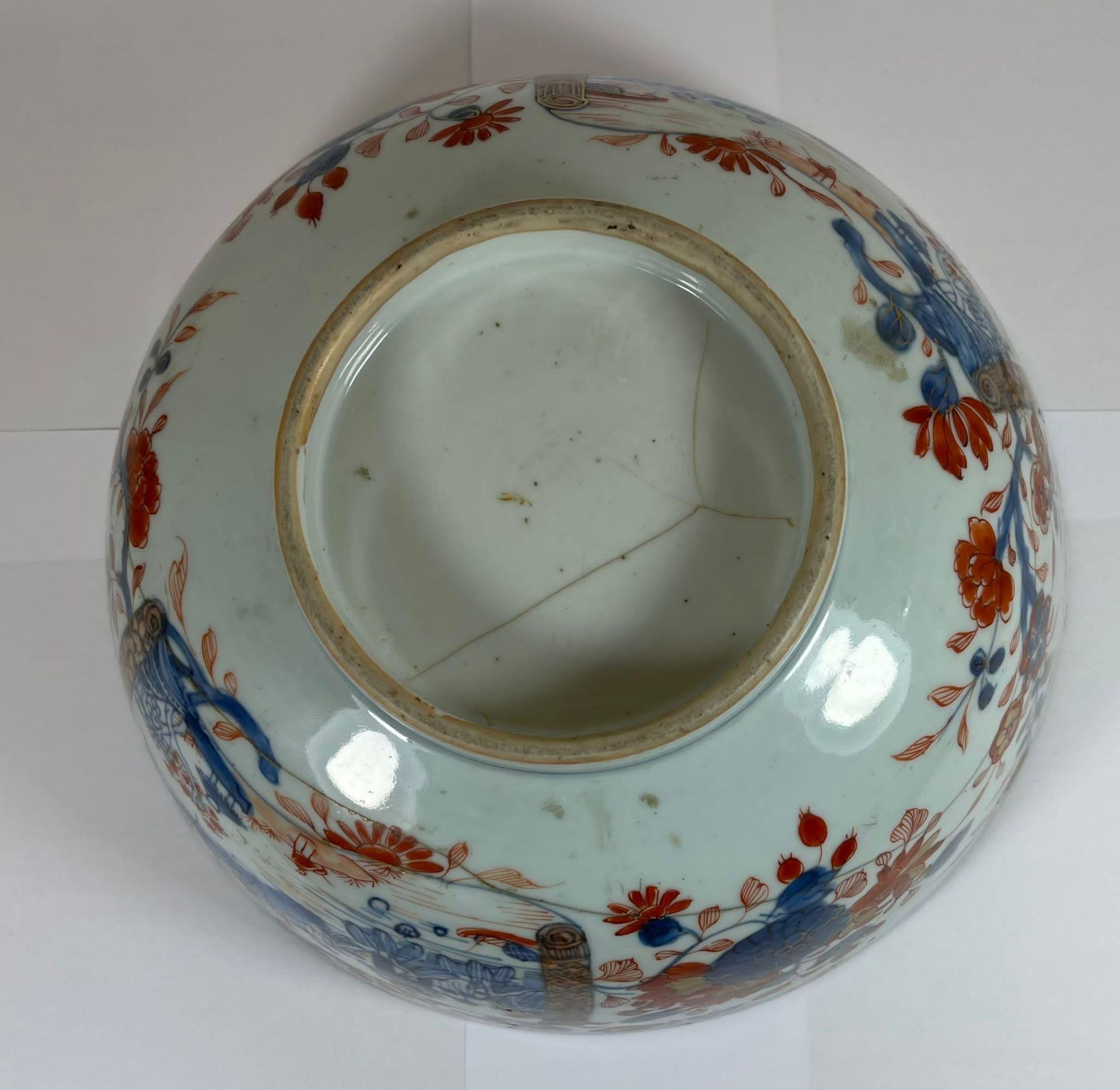 AN 18TH CENTURY CHINESE EXPORT PORCELAIN FRUIT BOWL WITH FLORAL DESIGN, DIAMETER 23CM, HEIGHT 11CM - Image 2 of 6