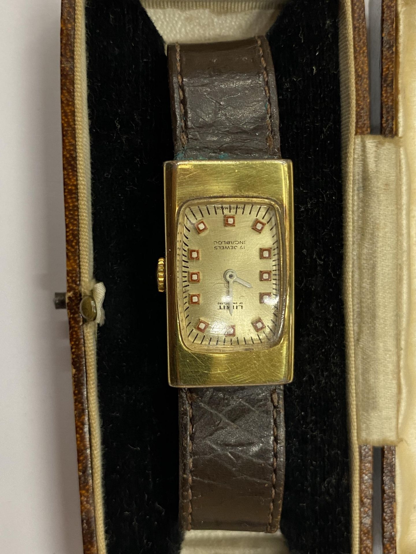 A VINTAGE BOXED LIMIT WATCH, WORKING WHEN CATALOGUED BUT NO WARRANTIES GIVEN - Image 2 of 2