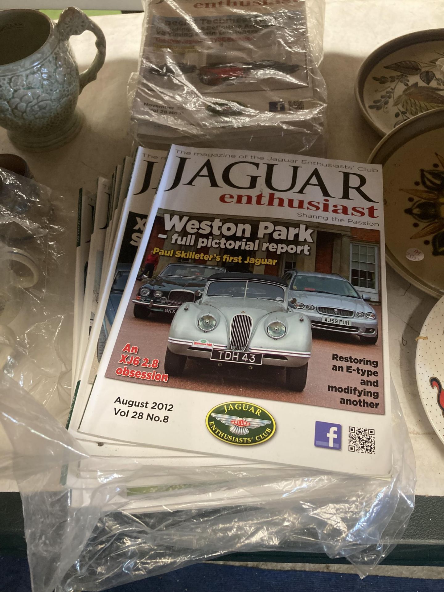 A LARGE COLLECTION OF JAGUAR ENTHUSIAST MAGAZINES