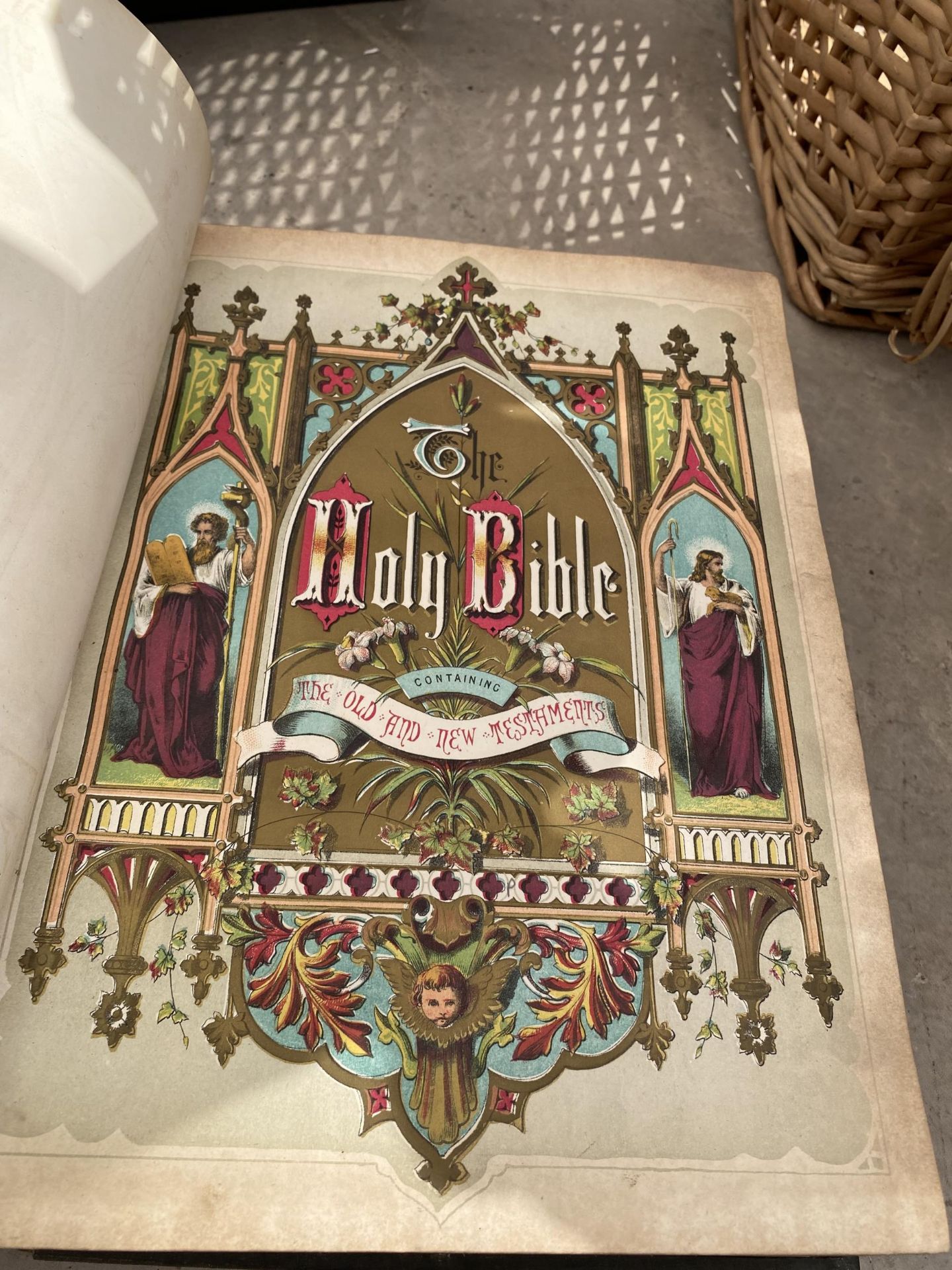 A VINTAGE LEATHER BOUND HOLY BIBLE (FRONT DETATTCHED) - Image 4 of 5