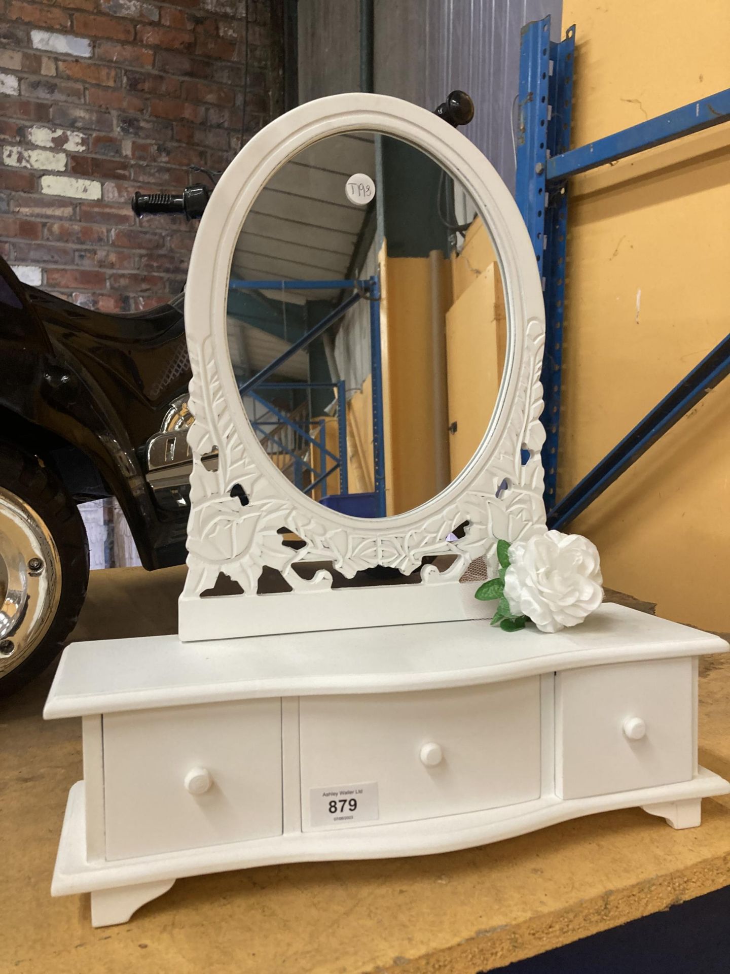 A WHITE WOODEN DRESSING TABLE MIRROR WITH THREE DRAWERS