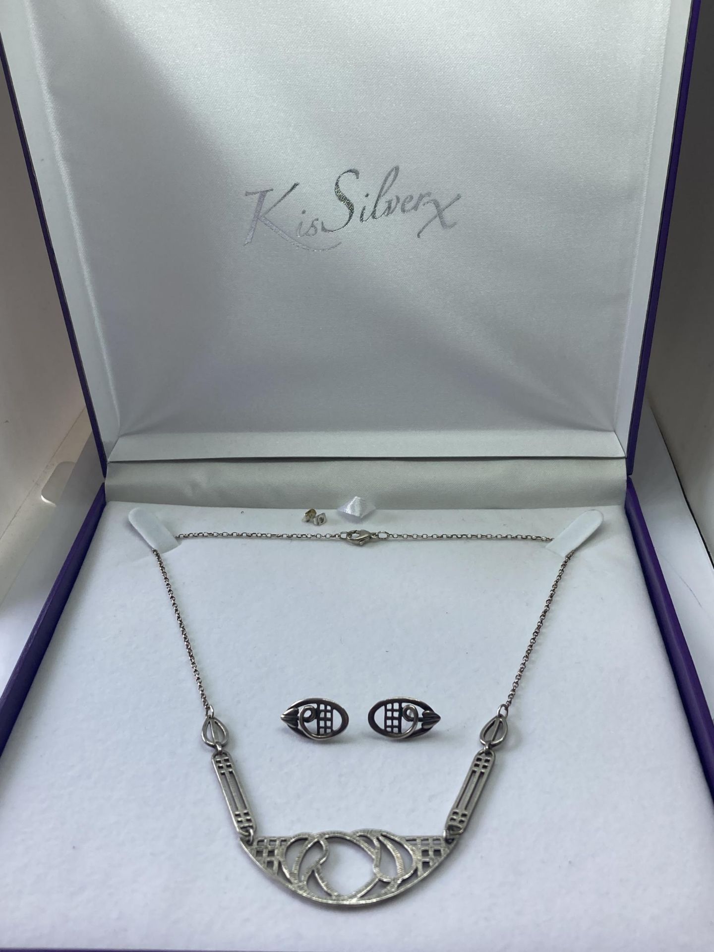 A BOXED CHARLES RENNIE MACINTOSH NECKLACE SET - Image 3 of 3