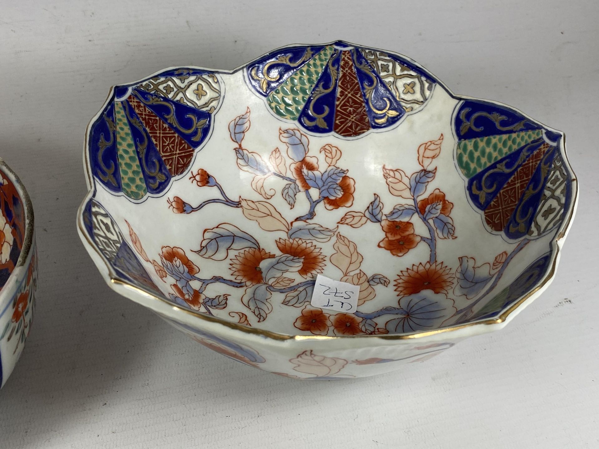 TWO JAPANESE IMARI BOWLS TO INCLUDE PANELLED DESIGN BOWL - Image 3 of 5