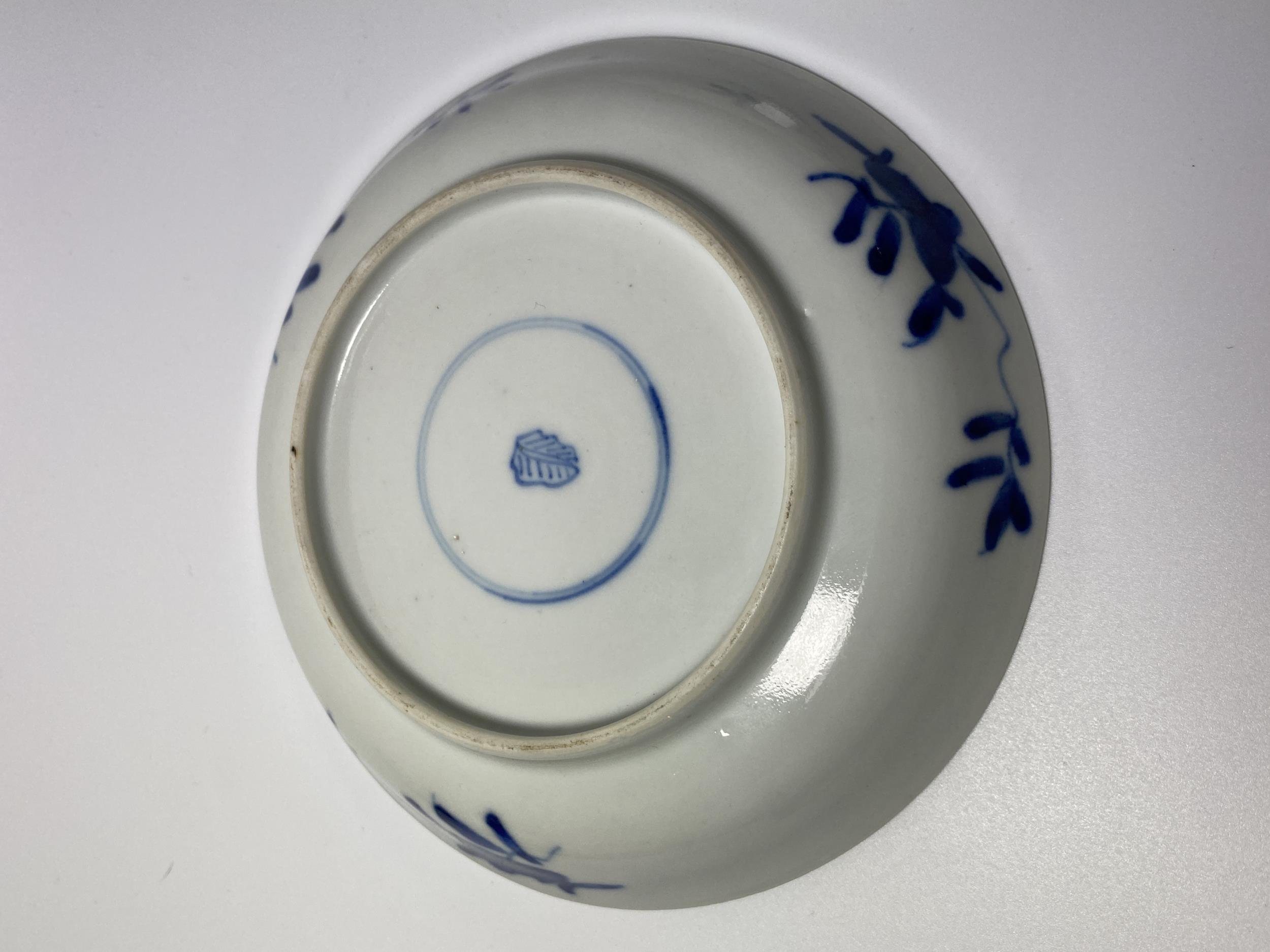 A PAIR OF KANGXI PERIOD (1661-1722) CHINESE BLUE AND WHITE PORCELAIN PLATES, ARTEMESIA LEAF MARK - Image 8 of 13