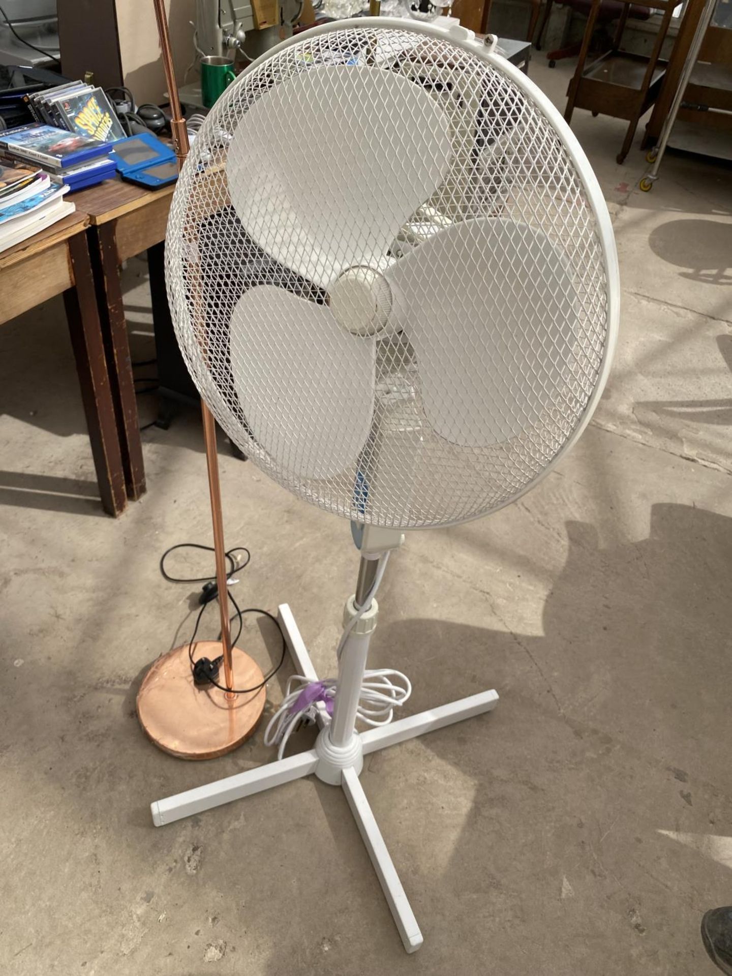 A TALL FAN AND A METAL STANDARD LAMP - Image 2 of 4