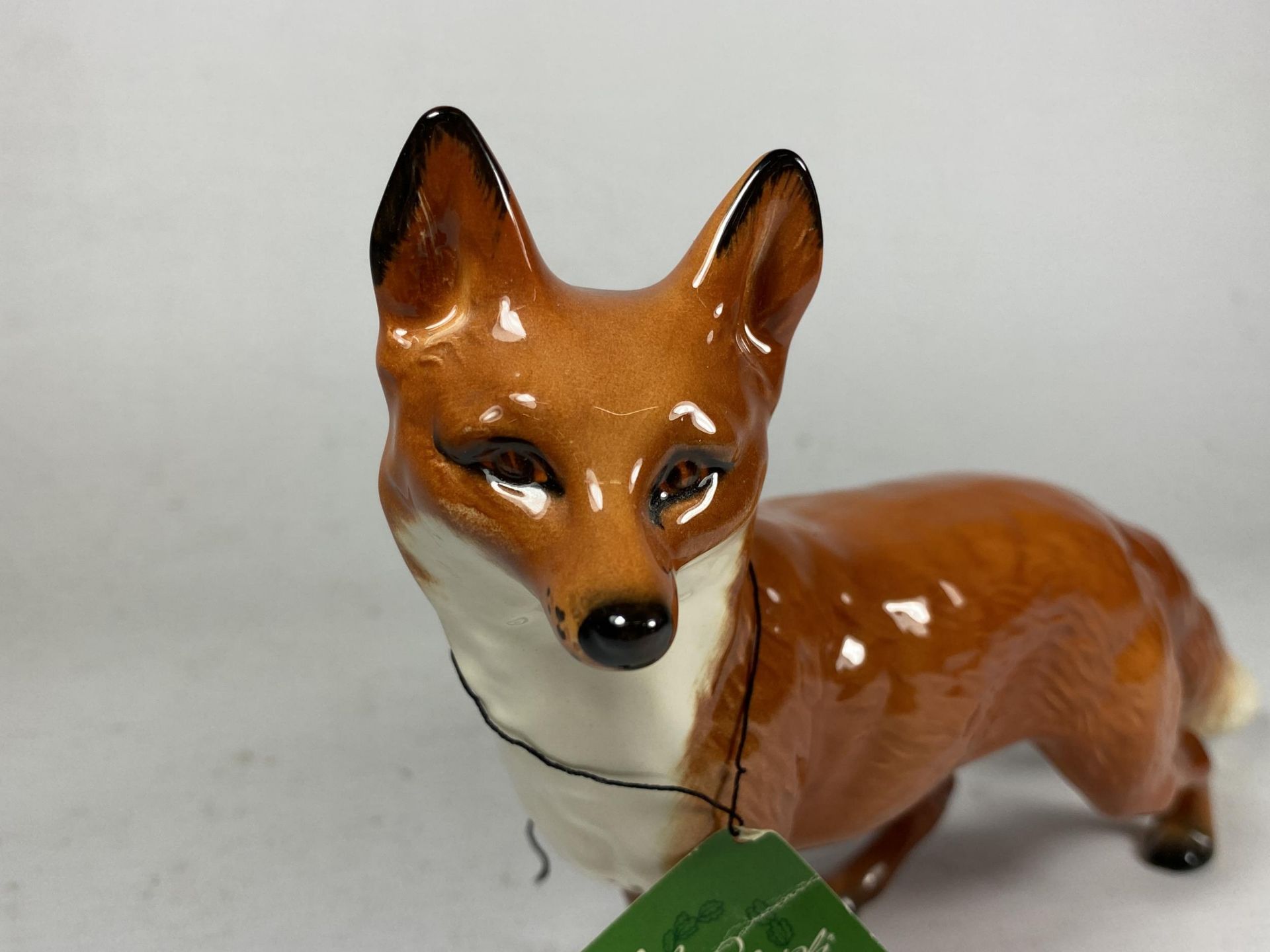 A BESWICK POTTERY MODEL OF A FOX - Image 2 of 4