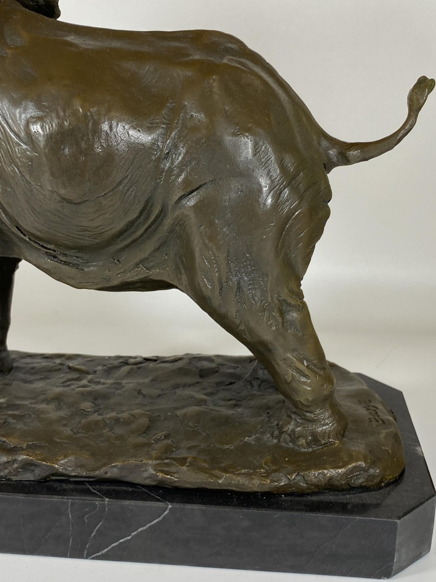A LARGE BRONZE MODEL OF AN AFRICAN ELEPHANT ON MARBLE BASE, SIGNED BARYE, HEIGHT 29CM, LENGTH 29CM - Image 7 of 9