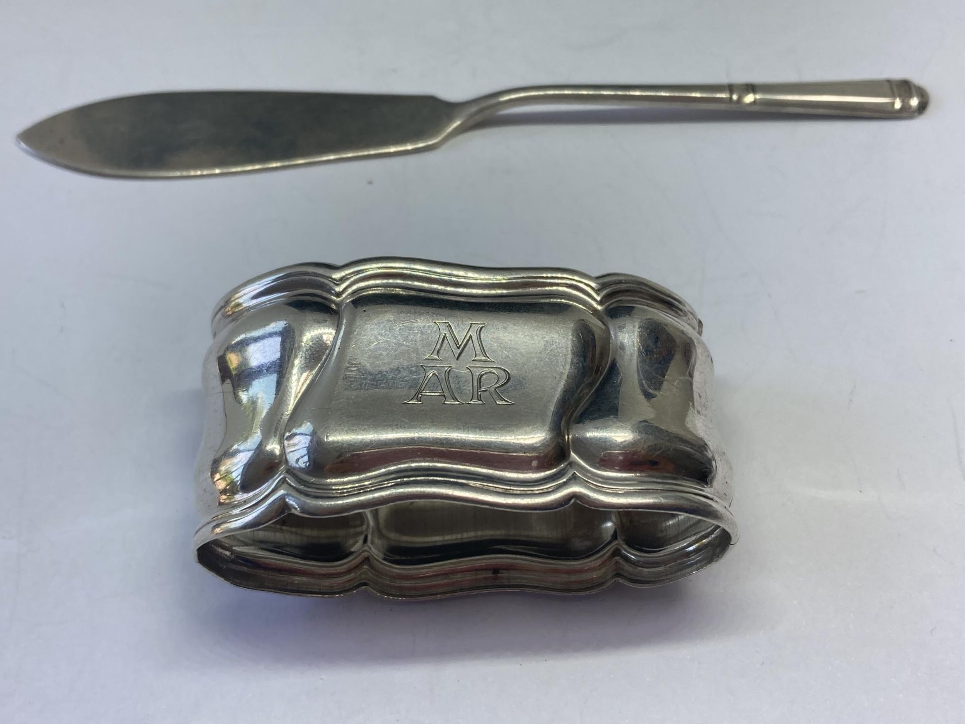 A SILVER NAPKIN RING AND KNIFE - Image 2 of 3