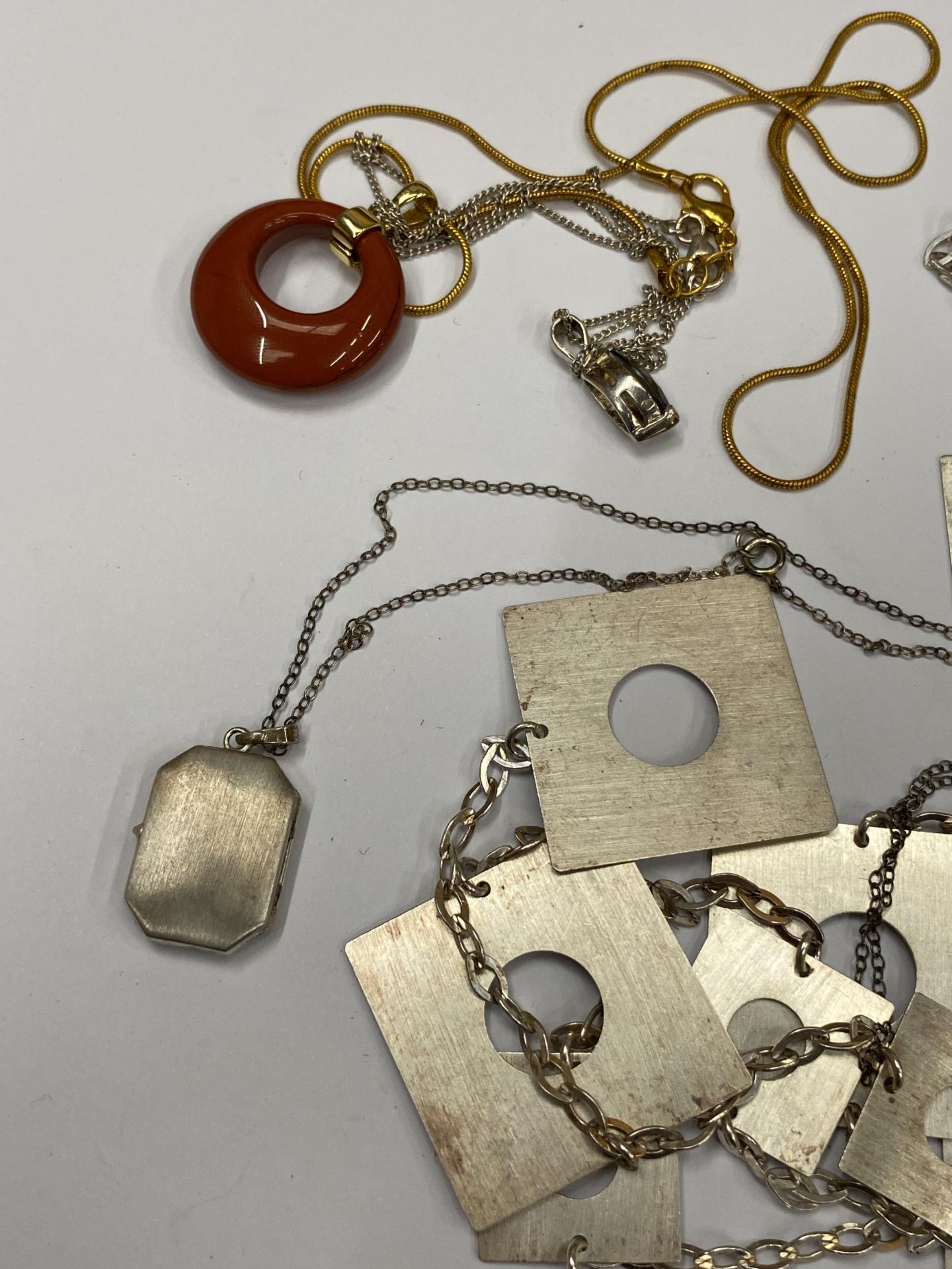 A GROUP OF FOUR ASSORTED SILVER NECKLACES - Image 2 of 2