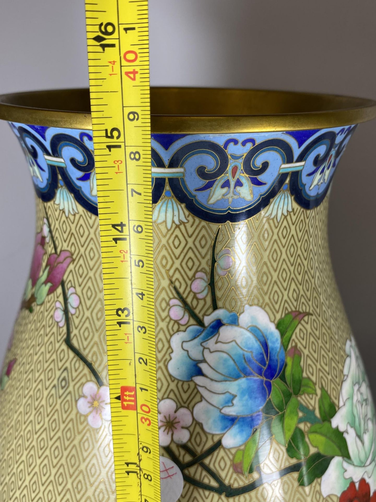 A LARGE PAIR OF CHINESE CLOISONNE BALUSTER FORM VASES WITH BIRD AND FLORAL DECORATION, HEIGHT 39CM - Image 9 of 9