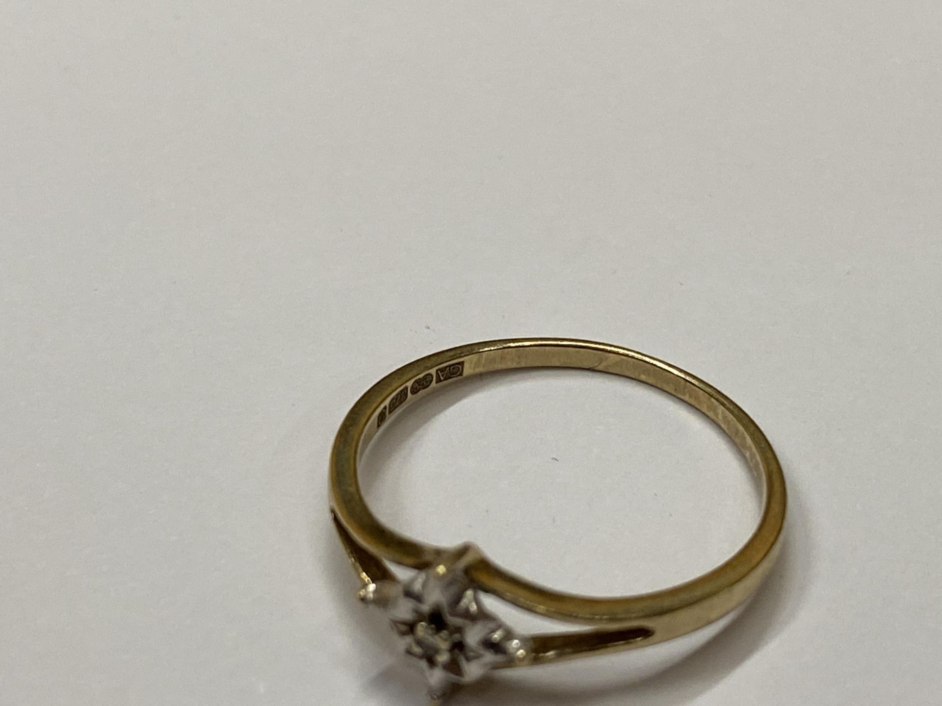 A 9CT YELLOW GOLD DIAMOND SOLITAIRE RING, WEIGHT 1.2G - Image 2 of 2