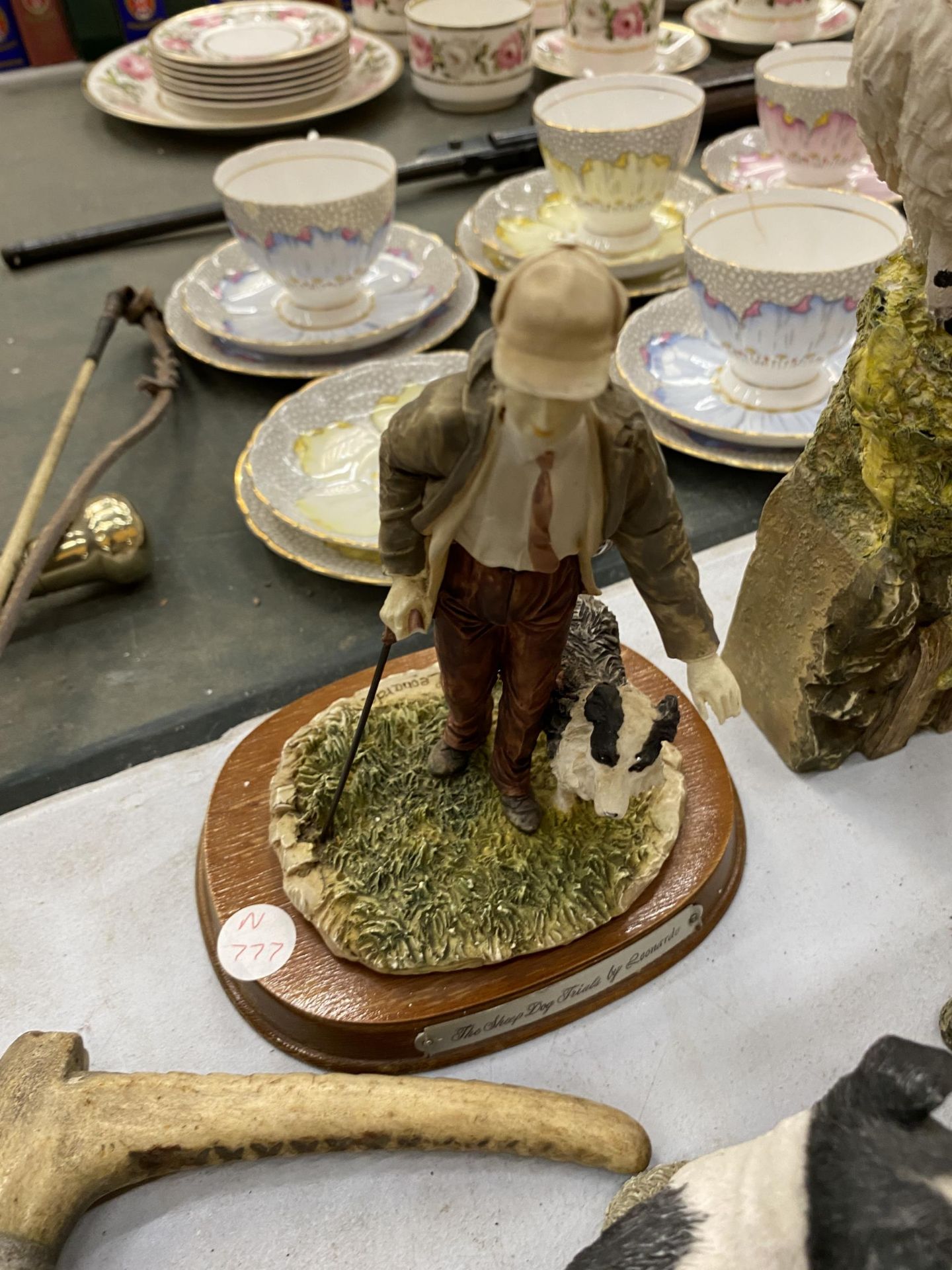 A LARGE QUANTITY OF BORDER COLLIE AND SHEEP FIGURES TO INCLUDE A JAMES HERRIOT WALL CLOCK, - Image 4 of 4