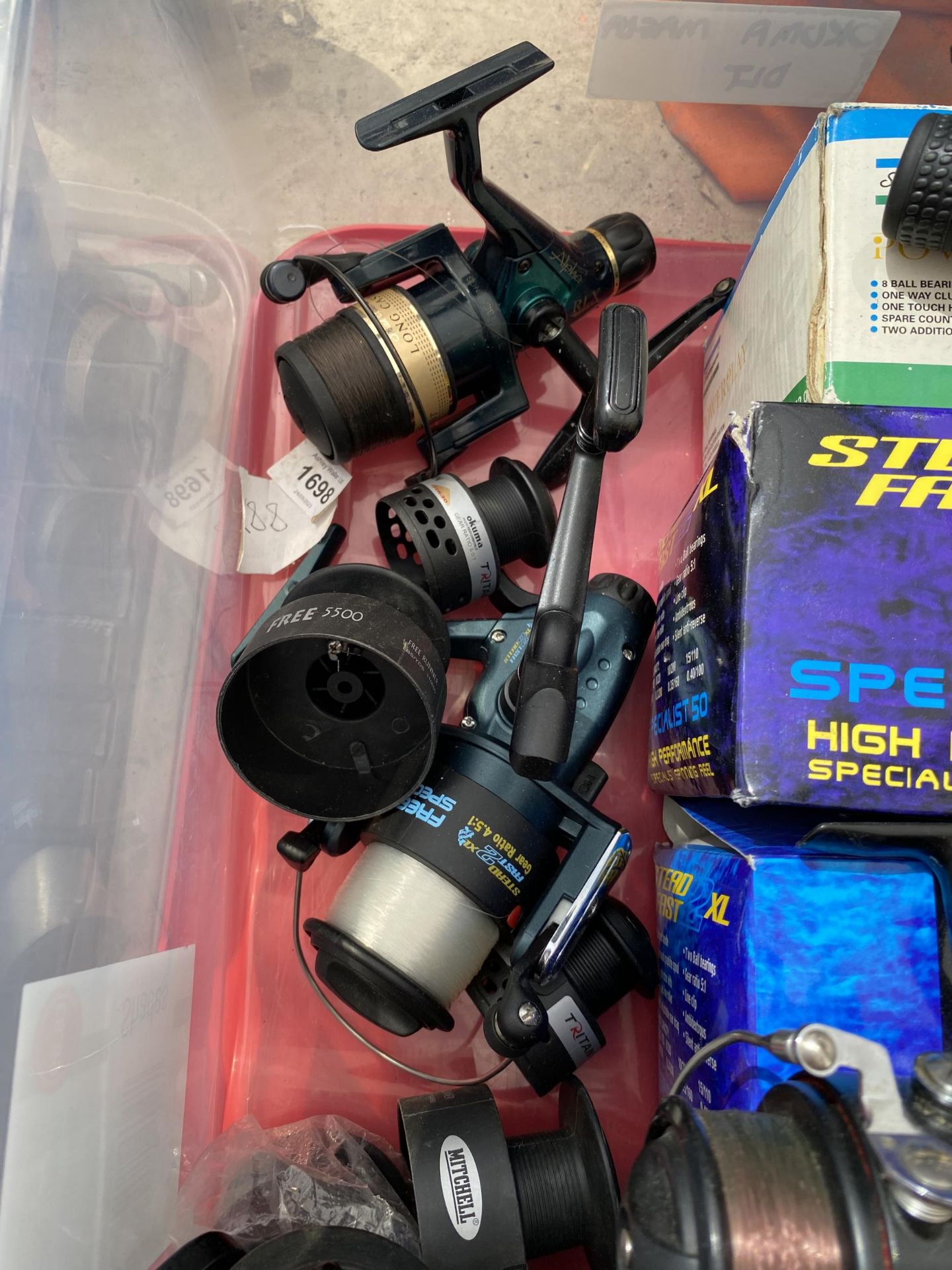 AN ASSORTMENT OF VARIOUS FISHING REELS (FROM A TACKLE SHOP CLEARANCE) - Image 7 of 7