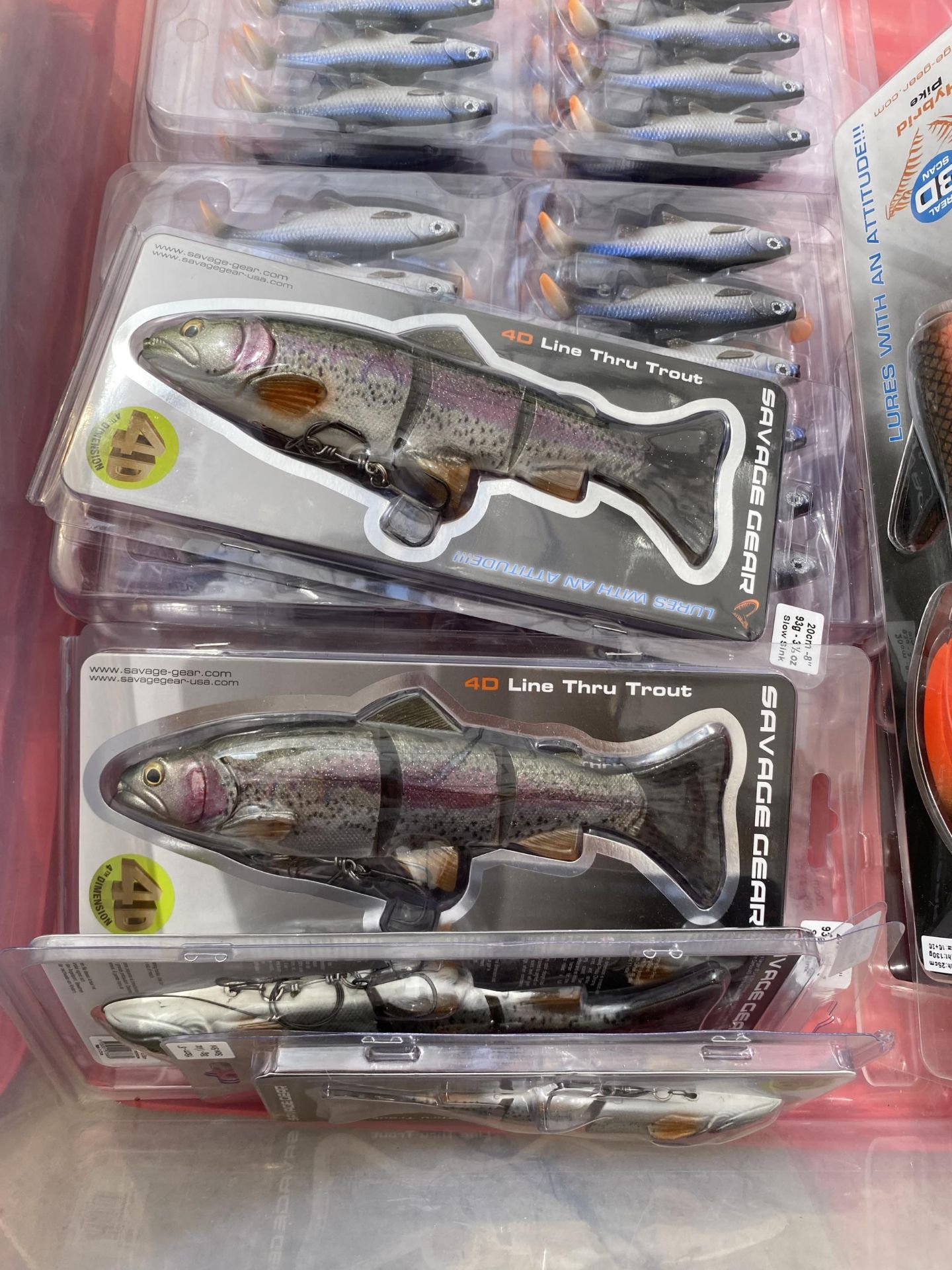 A BOX CONTAINING A LARGE NUMBER OF AS NEW LURES (FROM A TACKLE SHOP CLEARANCE) - Bild 3 aus 4