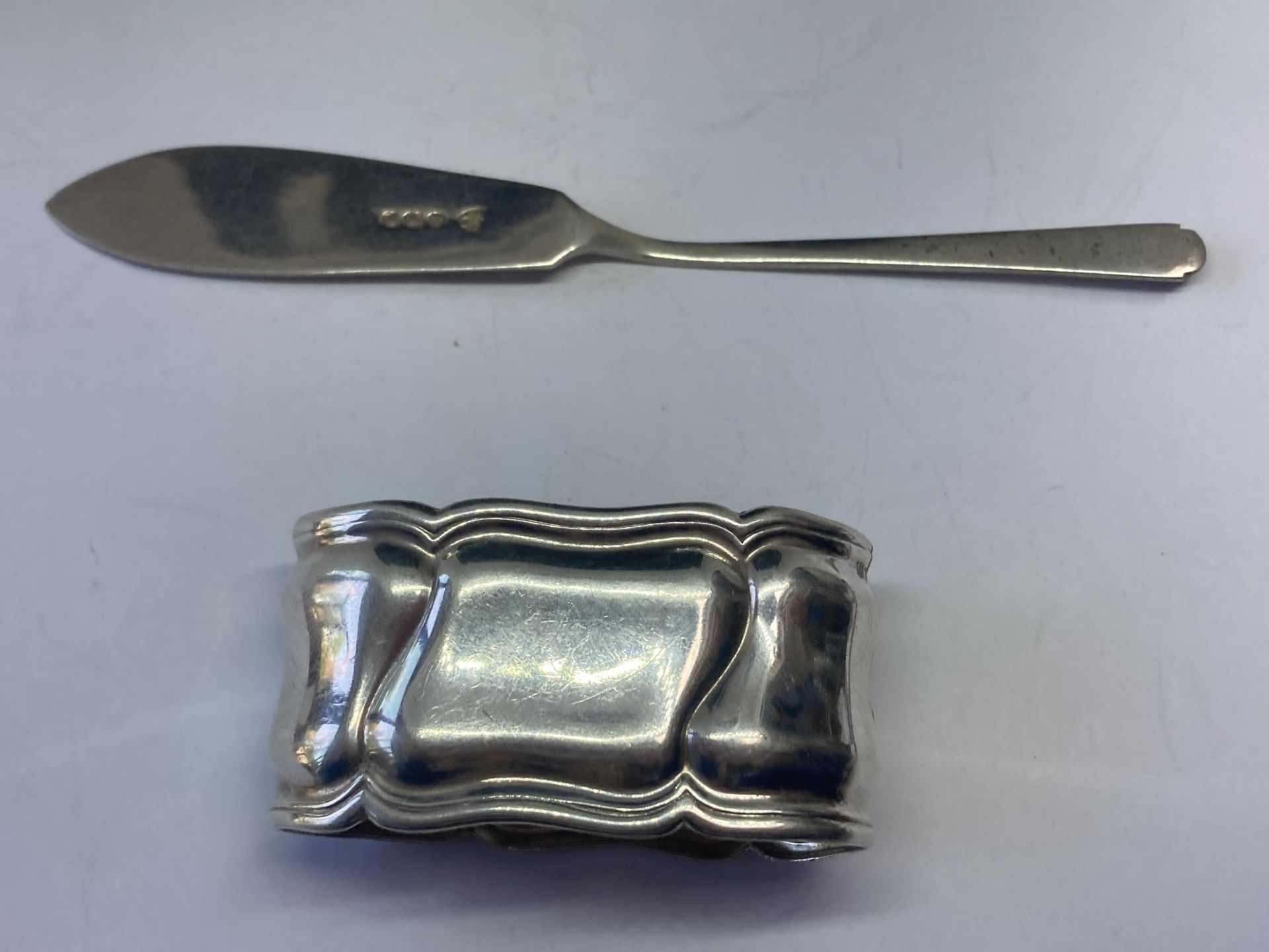 A SILVER NAPKIN RING AND KNIFE - Image 3 of 3