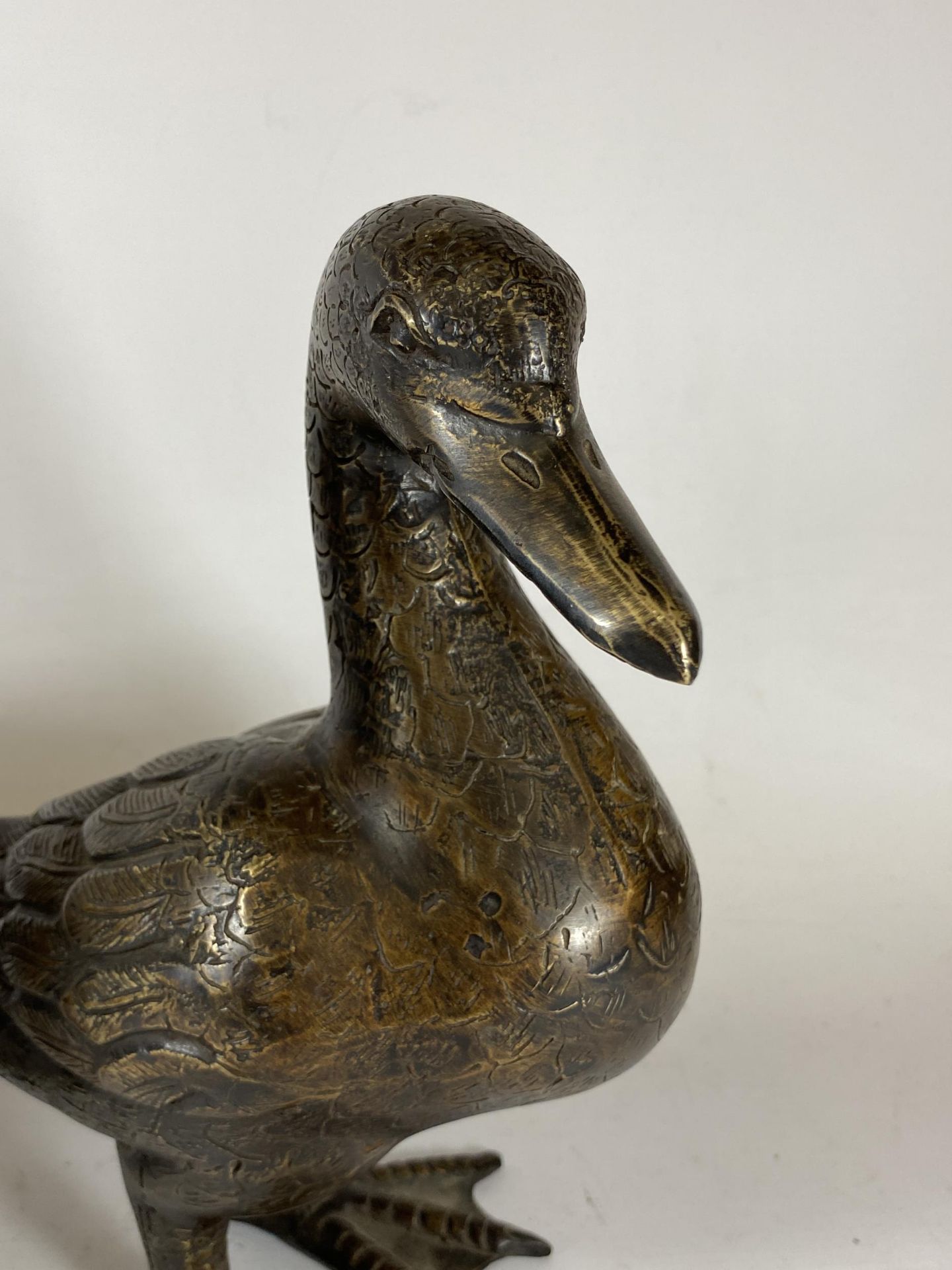 A PAIR OF ORIENTAL SPELTER DUCK MODELS, UNSIGNED, HEIGHT 27CM - Image 3 of 7