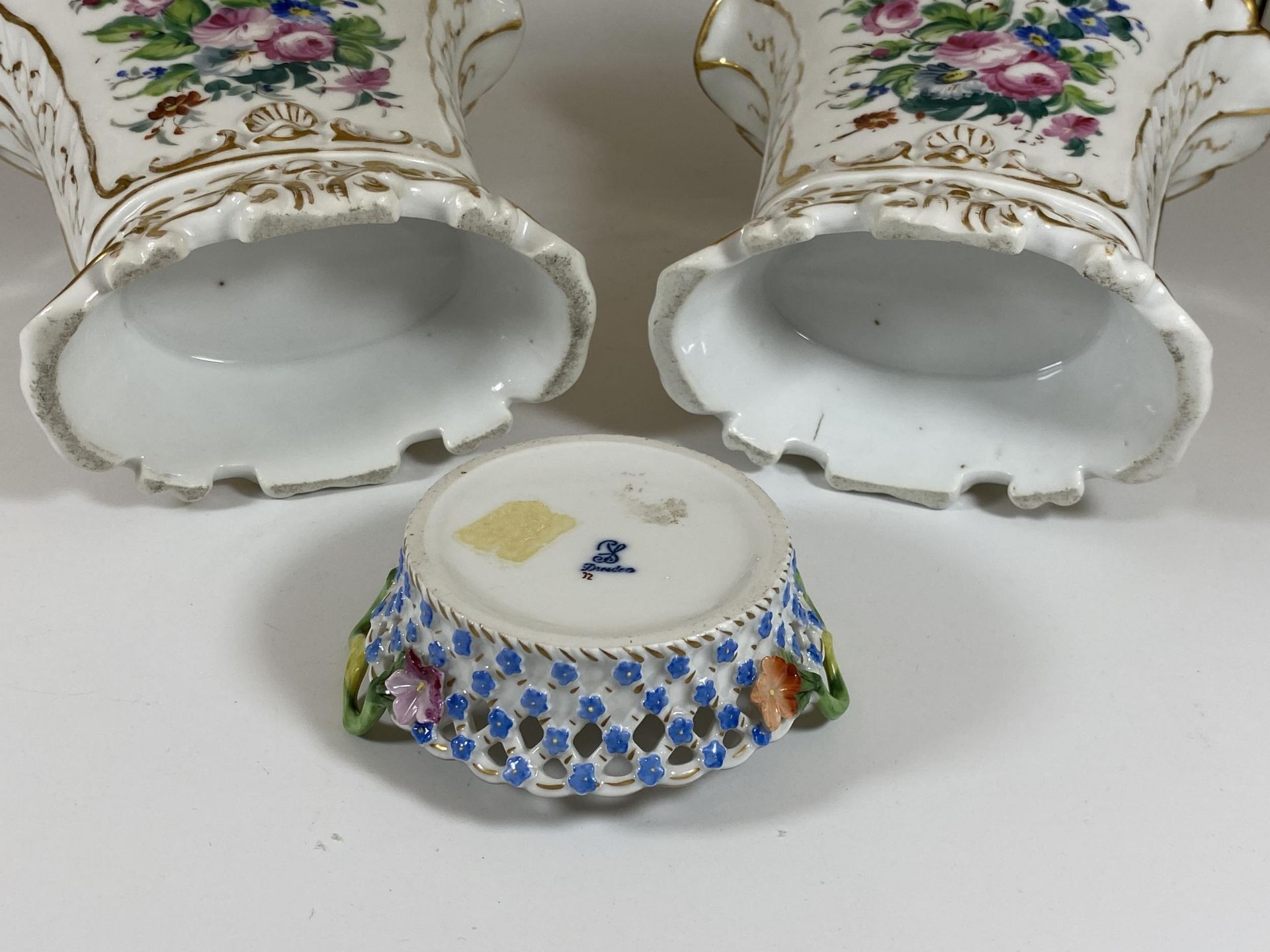 A PAIR OF CONTINENTAL HAND PAINTED PORCELAIN VASES, HEIGHT 16CM, TOGETHER WITH A SIGNED DRESDEN - Image 5 of 6