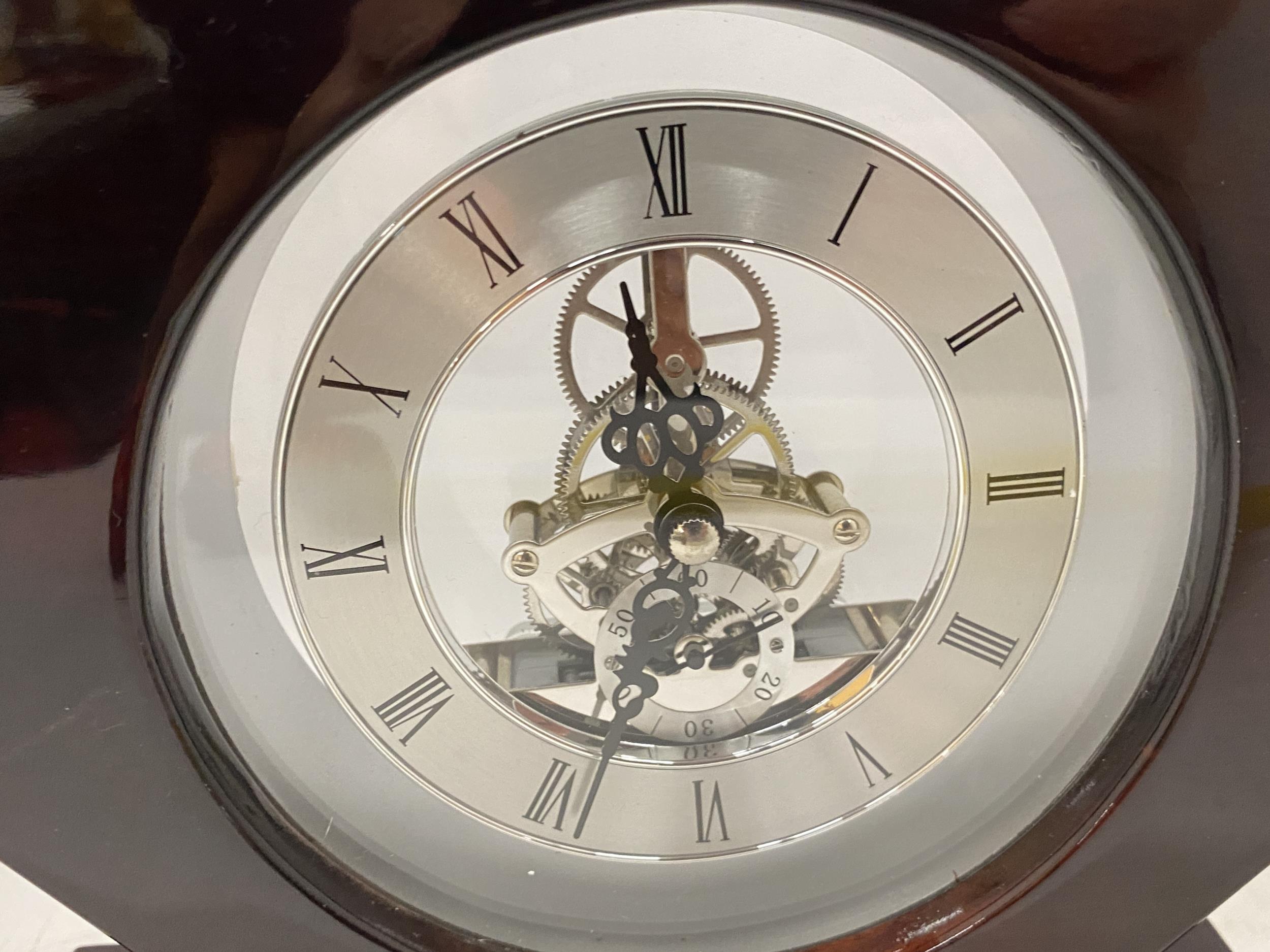 A WOODEN CASED SKELETON MANTLE CLOCK WITH HALLMARKED SILVER PRESENTATION PLAQUE, HEIGHT 22CM - Image 2 of 4