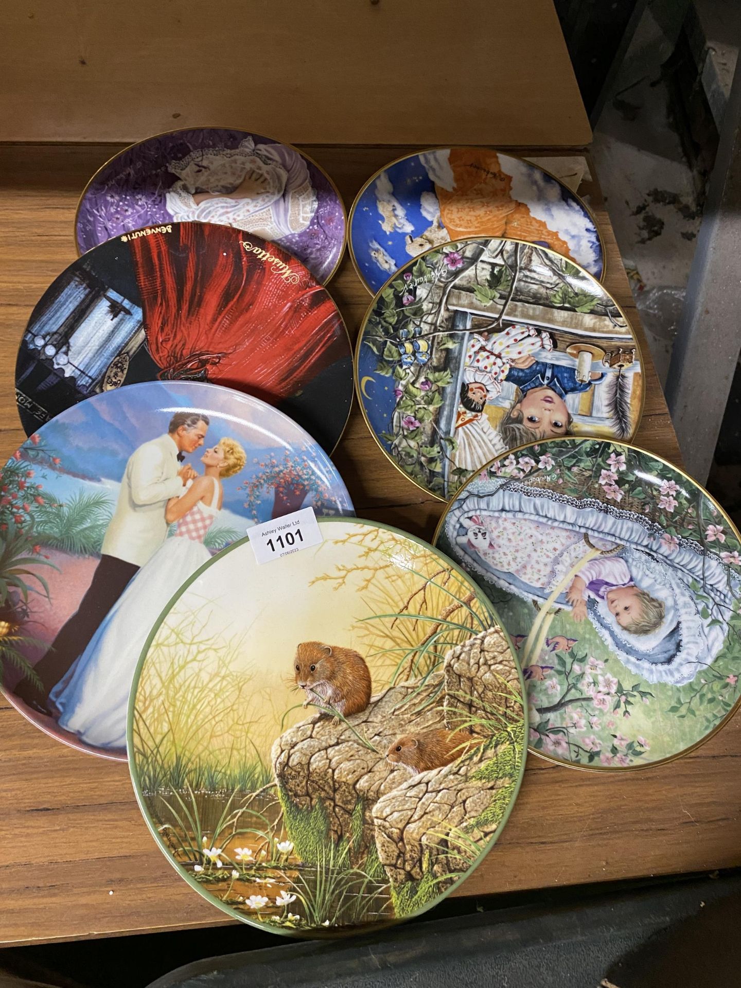 A GROUP OF COLLECTABLE CABINET PLATES