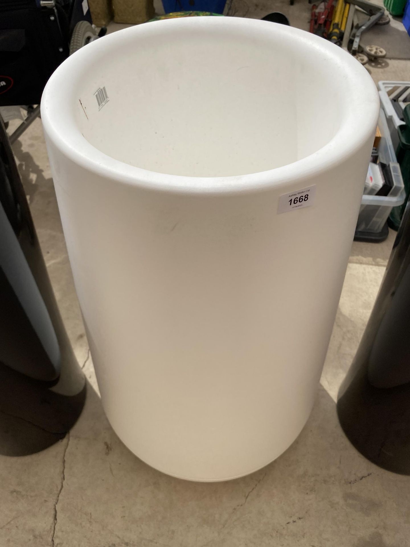 AN AS NEW WHITE PLASTIC ELHO PURE CONE PLANTER (H:84CM)