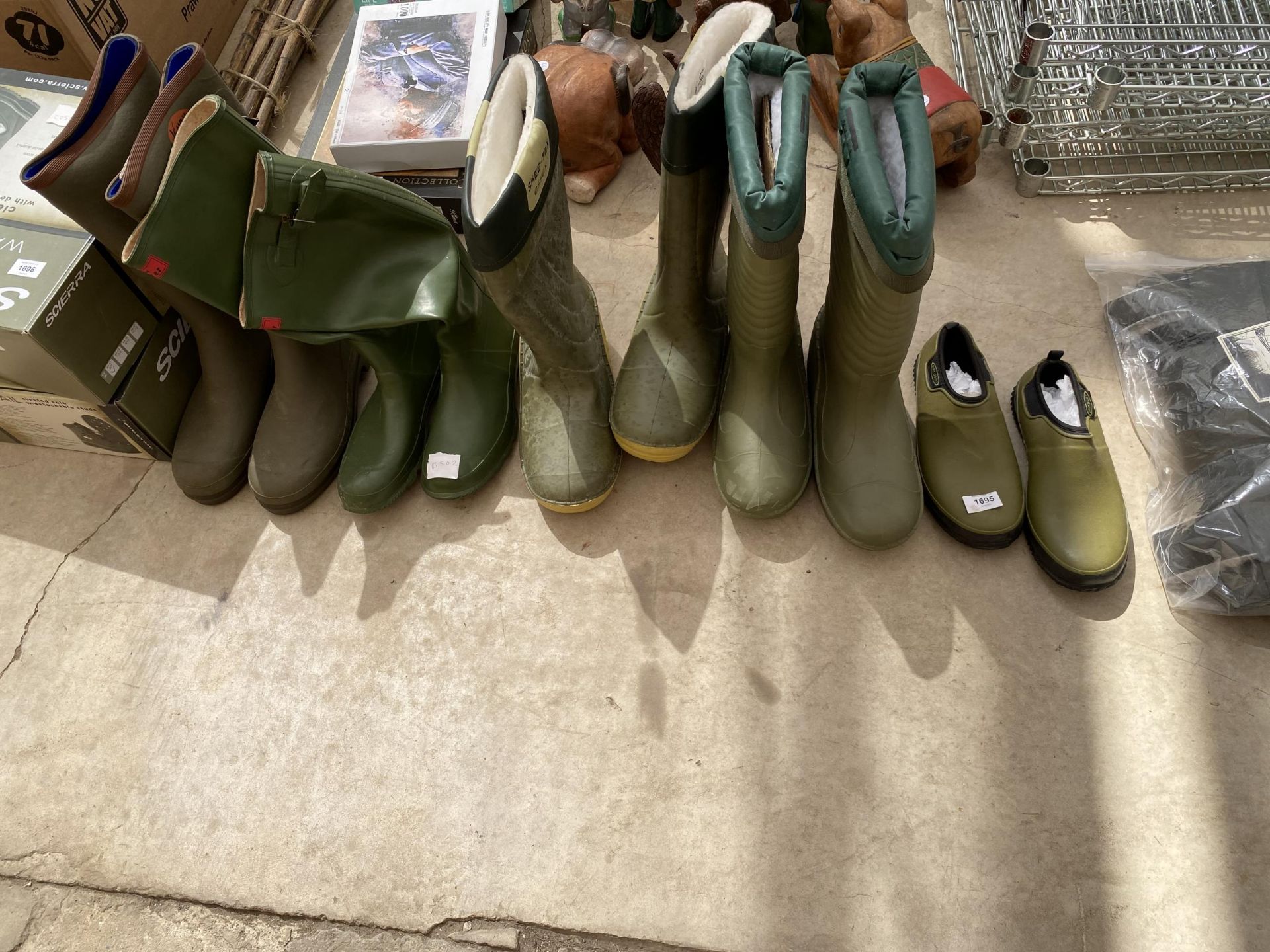 AN ASSORTMENT OF AS NEW FISHING AND HUNTING WELLIES (FROM A TACKLE SHOP CLEARANCE)