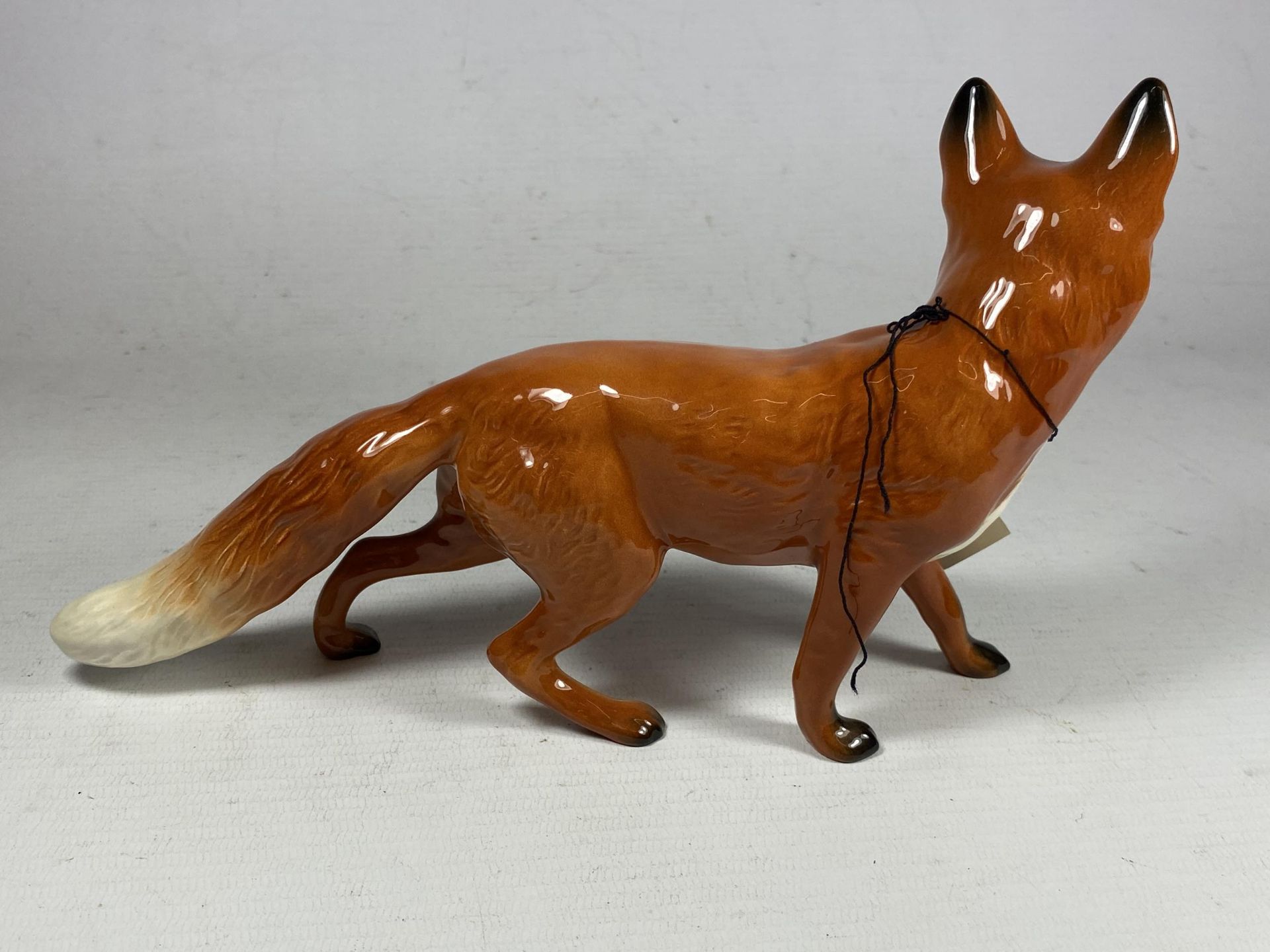 A BESWICK POTTERY MODEL OF A FOX - Image 3 of 4